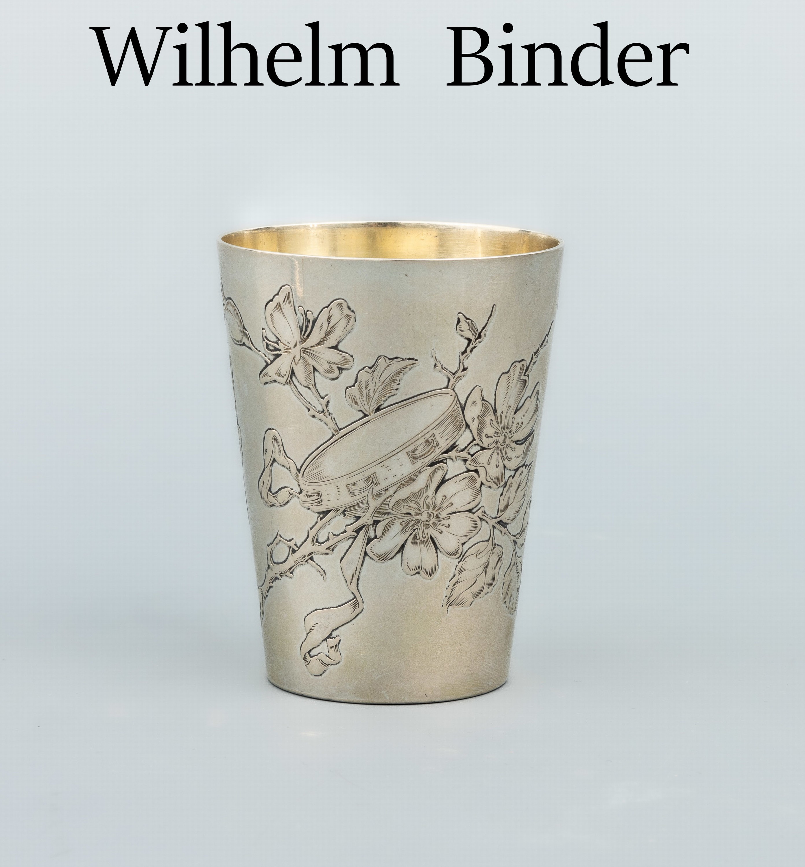 Trinkbecher, 800er Silber, deutsch, Hersteller Wilhelm Binder, Entwurf um 1900-10,innen vergoldet, Dekor im Japonismus, freies Gravurfeld, H. ca. 8 ...