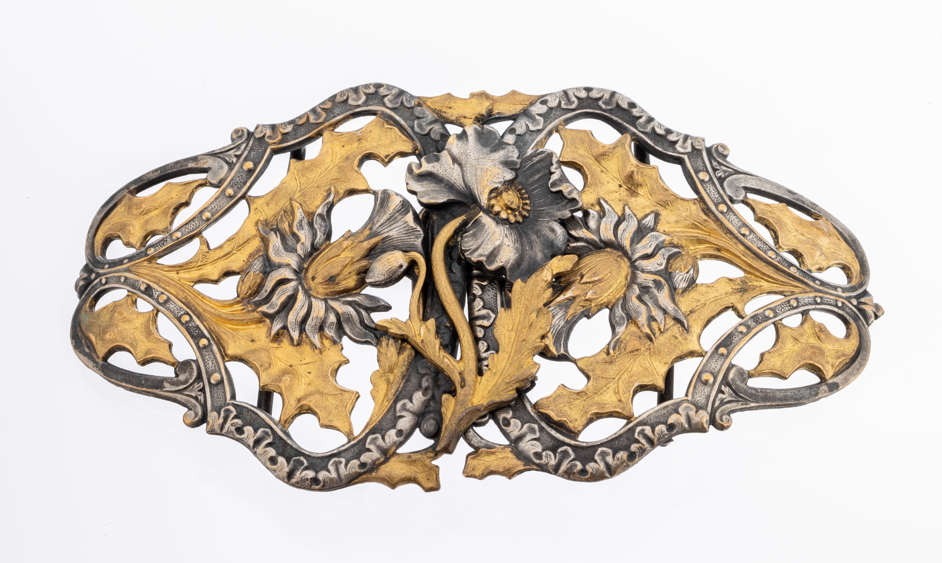 2-tlg. Gürtelschließe, Frankreich um 1900, Messing teilversilbert, reiner Jugendstil, florale geschwungene Formsprache, ca. 11.3 x 6cm