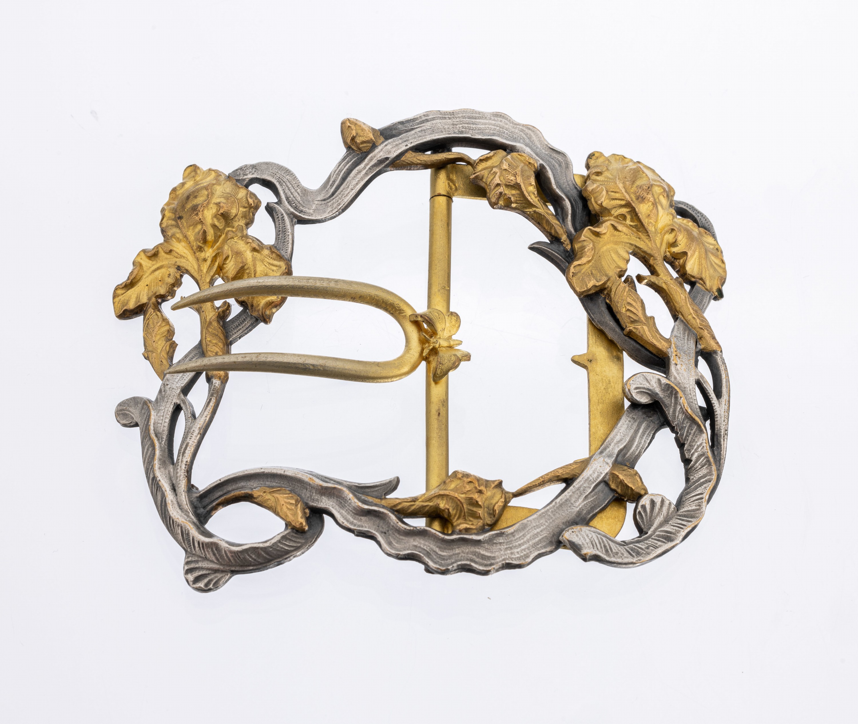 Gürtelschließe, Frankreich um 1900, Metall teilverg., reiner Jugendstil, mit floralen Elementen, ca. 8 x 6.5 cm, Meistermarke unged.