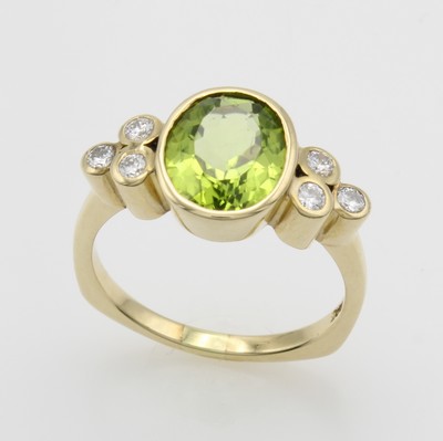 Image 26867390 - Ring mit Peridot und Brillanten, GG 585/000, ovaler Peridot ca. 2.8 ct, 6 Brill. zus. ...