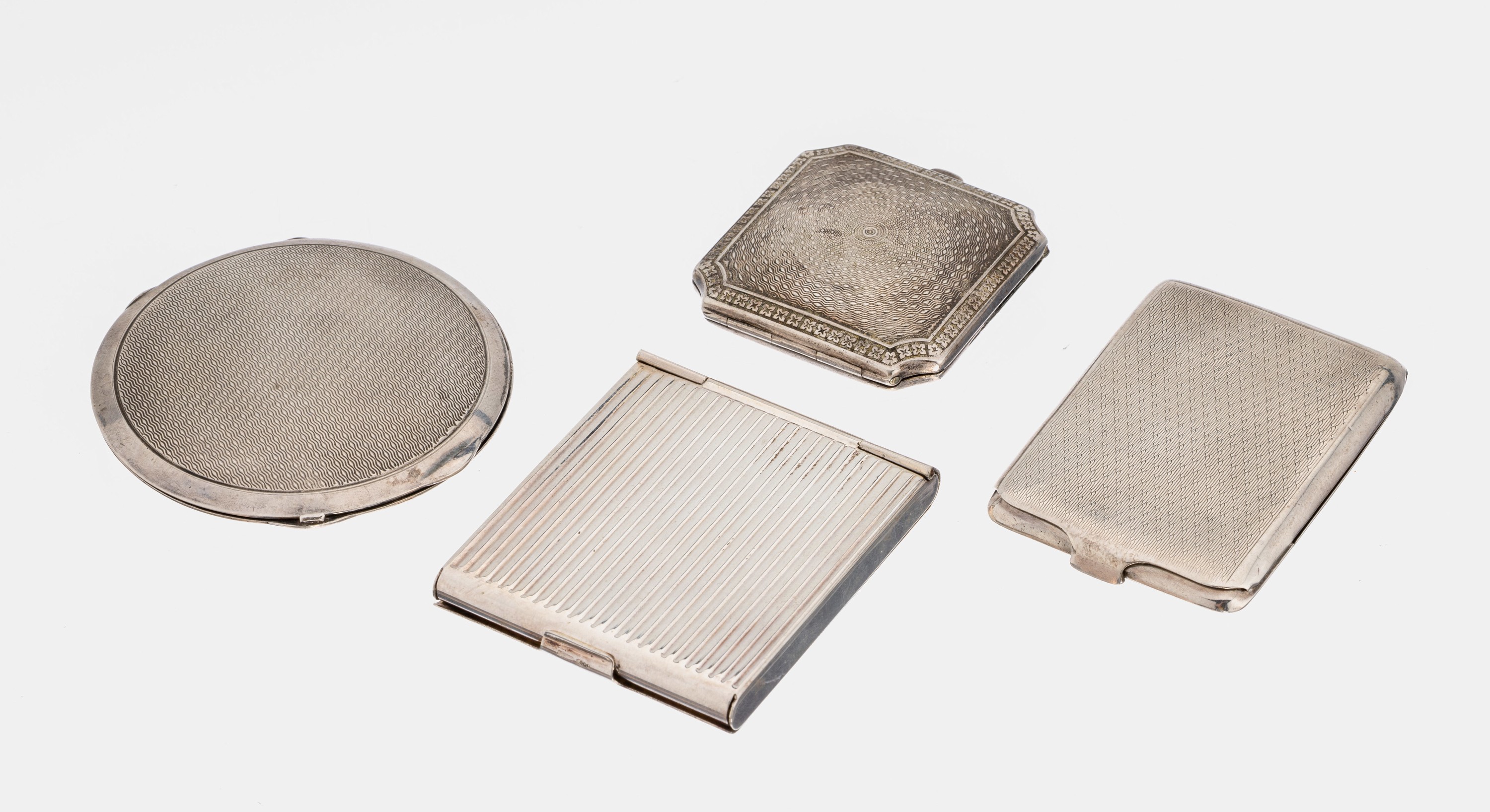 Konvolut 3 Etuis, 1 x 925er Silber, England, Birmingham, 1935, rund, guillochiert,innen mit Spiegel, D. ca. 6.5 cm, 1 x 925er Silber, Birmingham ...