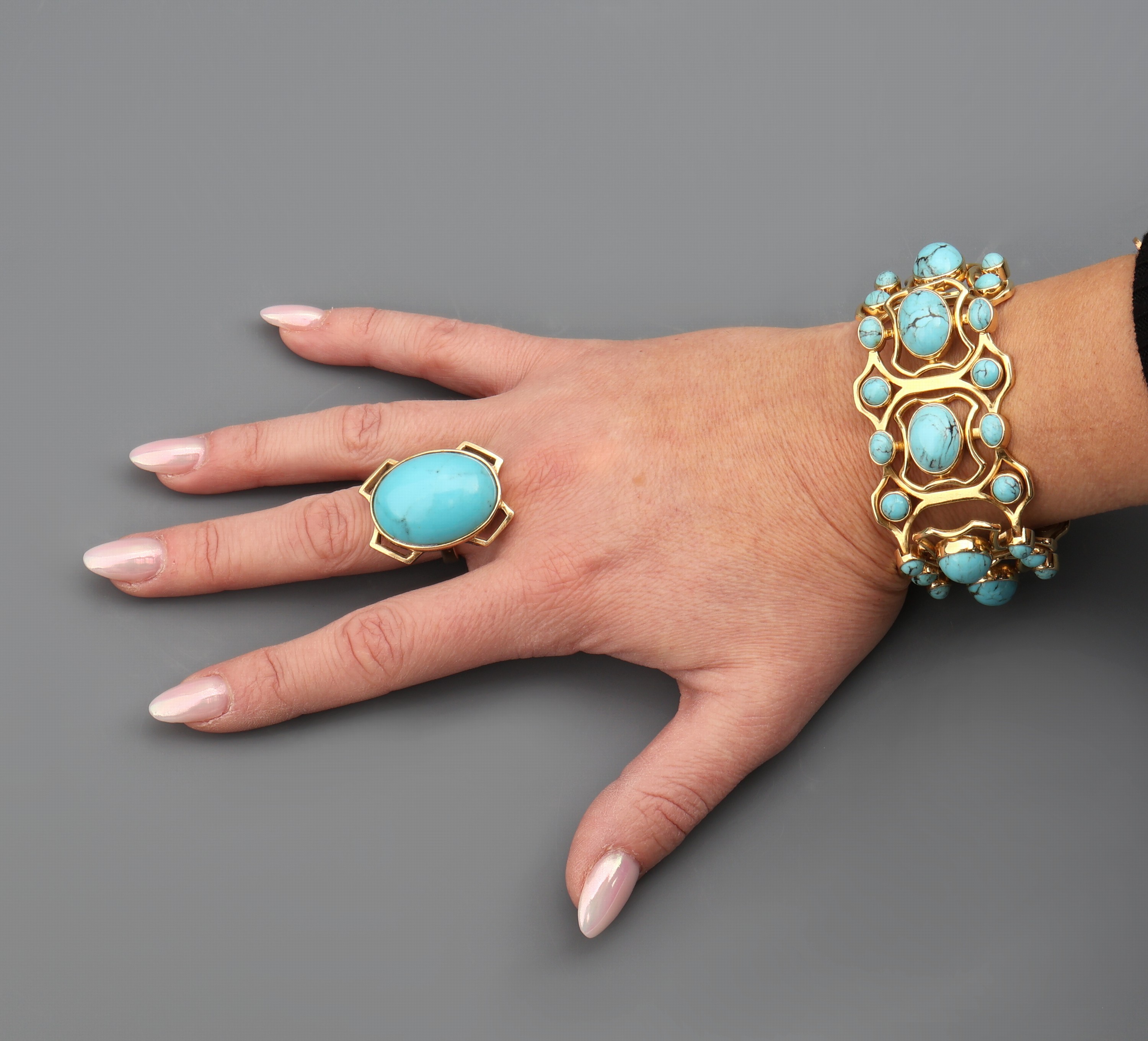 Detail a: Ausgefallenes 18 kt Gold Türkis-Schmuckset, GG 750/000, best. aus: Collier mit abnehmbaren Mittelteil, Armband, Ring und Paar Ohrstecker, geometr. ...
