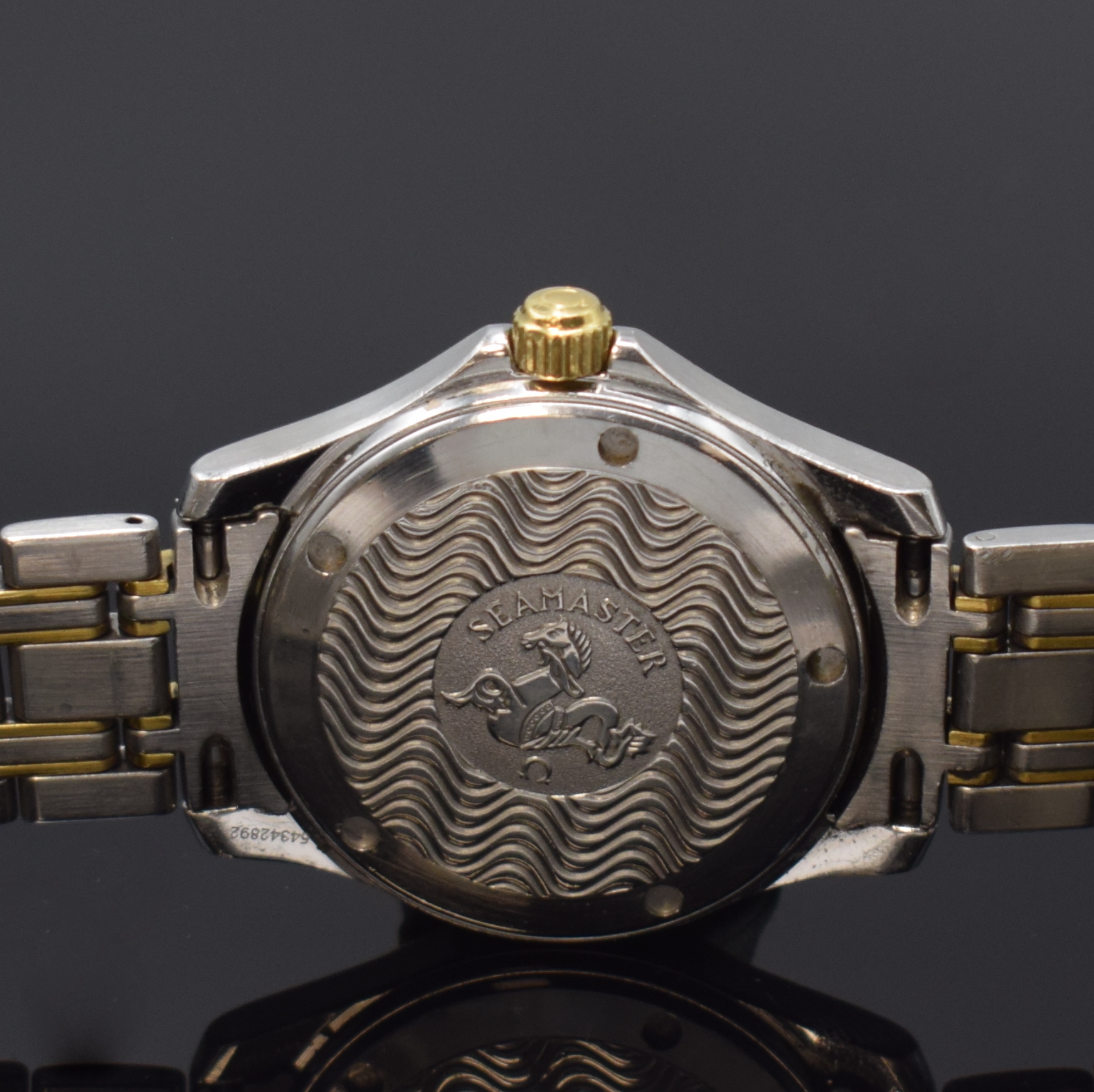 Detail e: OMEGA Herrenarmbanduhr Serie Seamaster Referenz 196.1501, Schweiz 1990er Jahre, Edelstahl/Gold kombiniert inkl. Gliederband m. Faltschl., bomb. ...