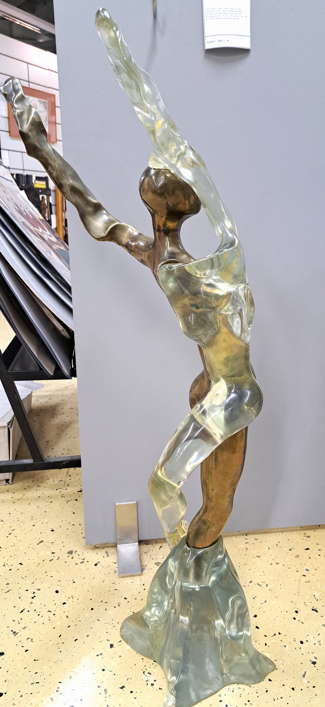 Detail a: Yves Lohe, geb. 1947, sehr große Skulptur, sich umschlingende Akte, Bronze und Plexiglas, dreiteilig, vollplastisch, H. ca. 97 cm, B. ca. 42 cm, ...
