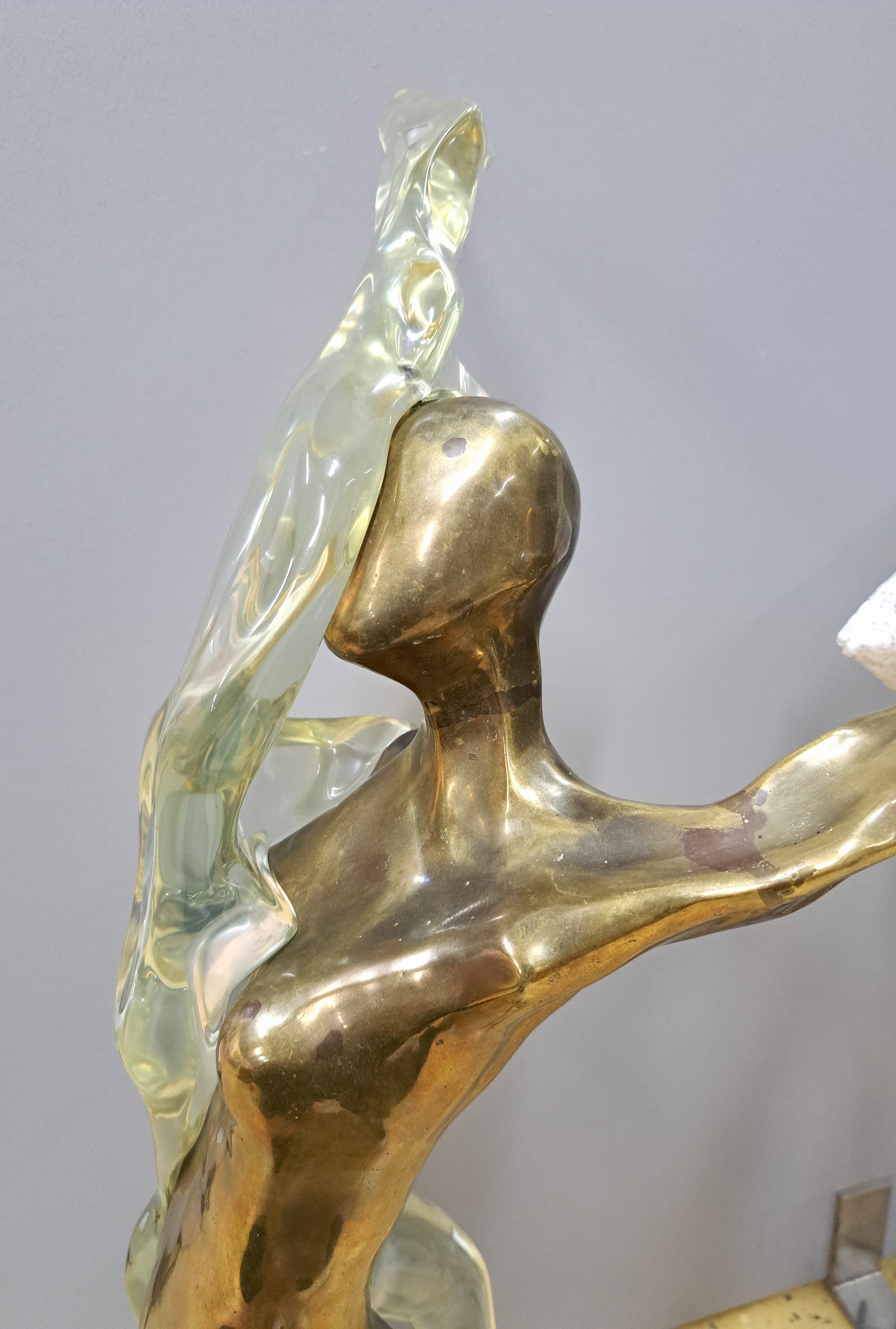 Detail b: Yves Lohe, geb. 1947, sehr große Skulptur, sich umschlingende Akte, Bronze und Plexiglas, dreiteilig, vollplastisch, H. ca. 97 cm, B. ca. 42 cm, ...