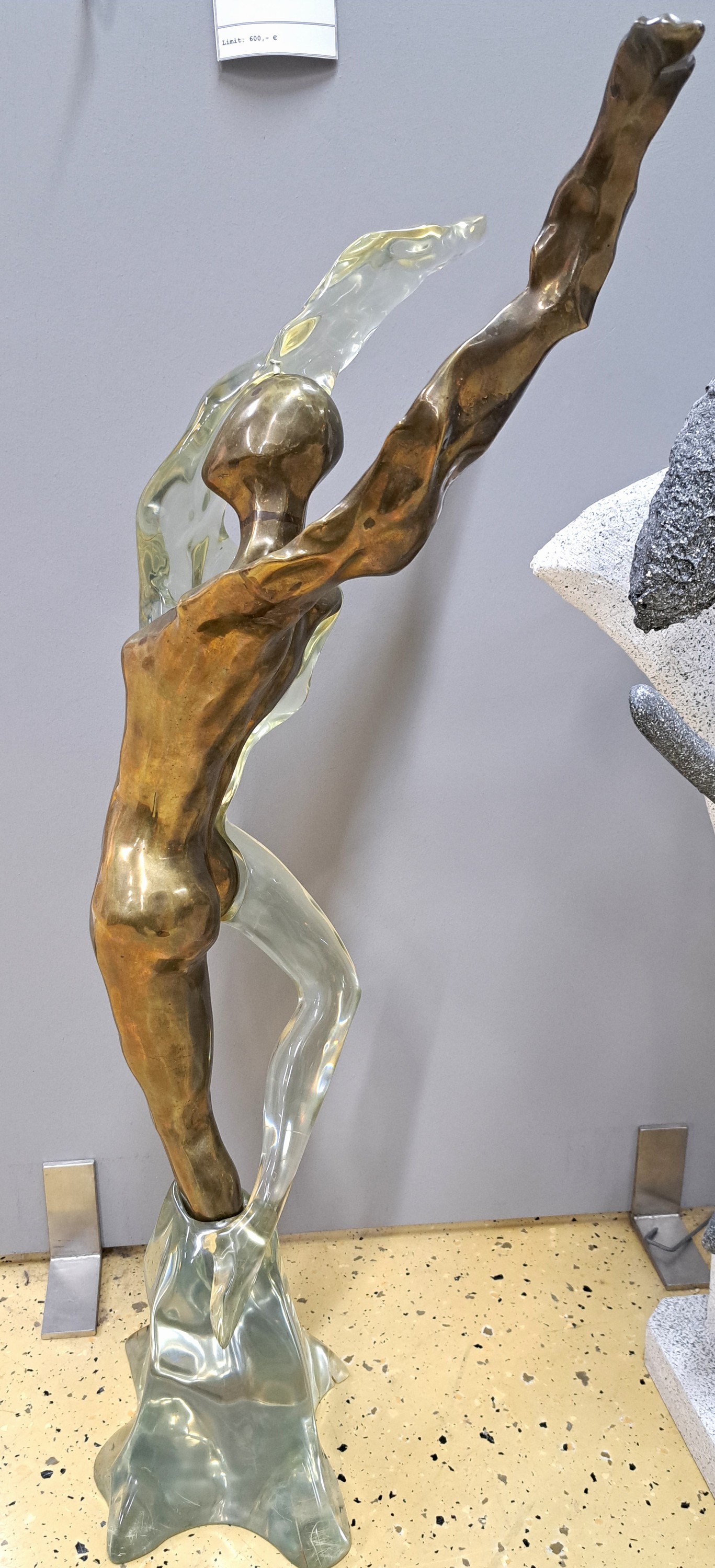 Detail h: Yves Lohe, geb. 1947, sehr große Skulptur, sich umschlingende Akte, Bronze und Plexiglas, dreiteilig, vollplastisch, H. ca. 97 cm, B. ca. 42 cm, ...