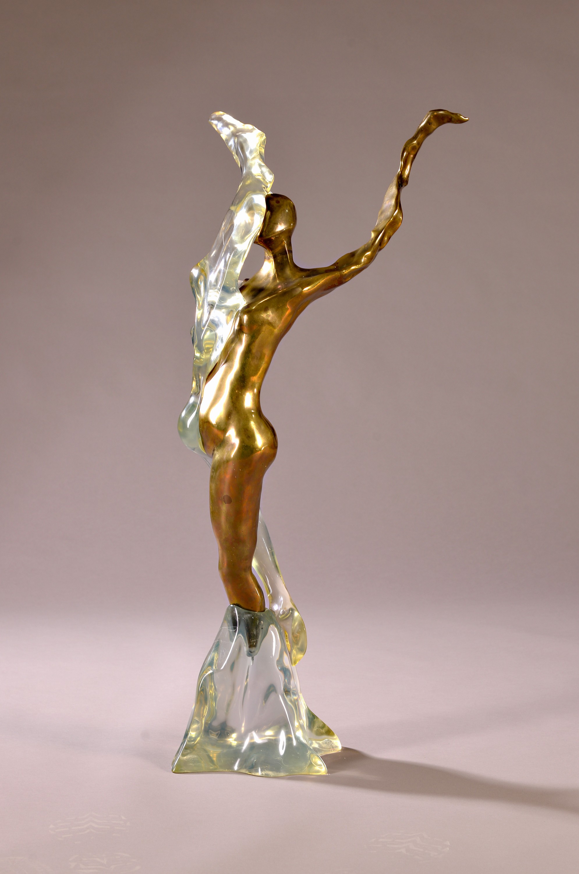 Detail k: Yves Lohe, geb. 1947, sehr große Skulptur, sich umschlingende Akte, Bronze und Plexiglas, dreiteilig, vollplastisch, H. ca. 97 cm, B. ca. 42 cm, ...