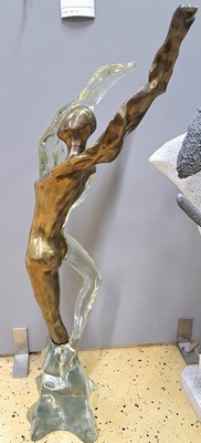 26868285h - Yves Lohe, geb. 1947, sehr große Skulptur, sich umschlingende Akte, Bronze und ...