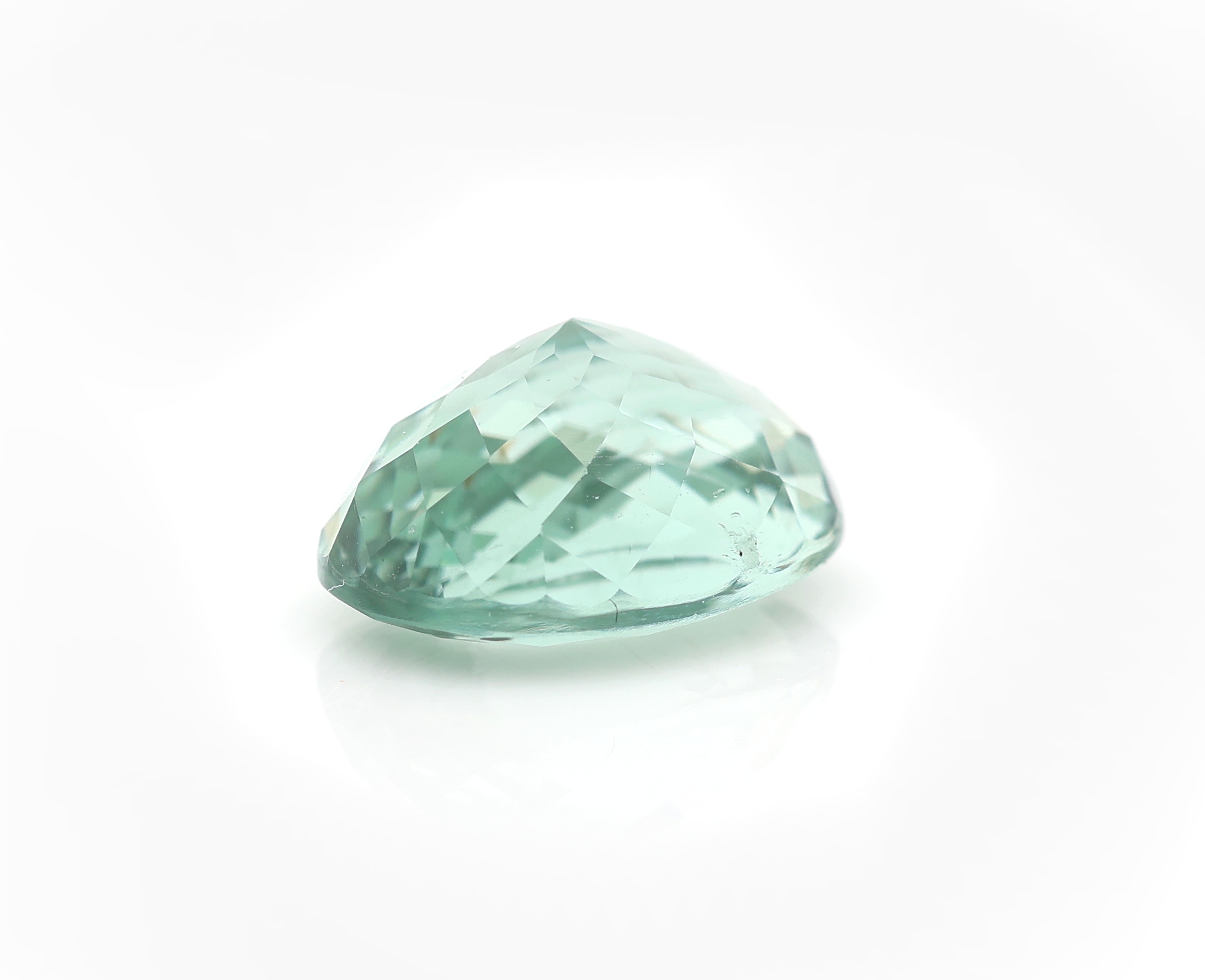 Detail a: Loser Turmalin, ca. 4.16 ct, facett. Oval- schliff, Greenish Blue, 11.47 x 8.52 x 5.97 mm, lt. AIG Expertise mit Handelsnamen Paraiba