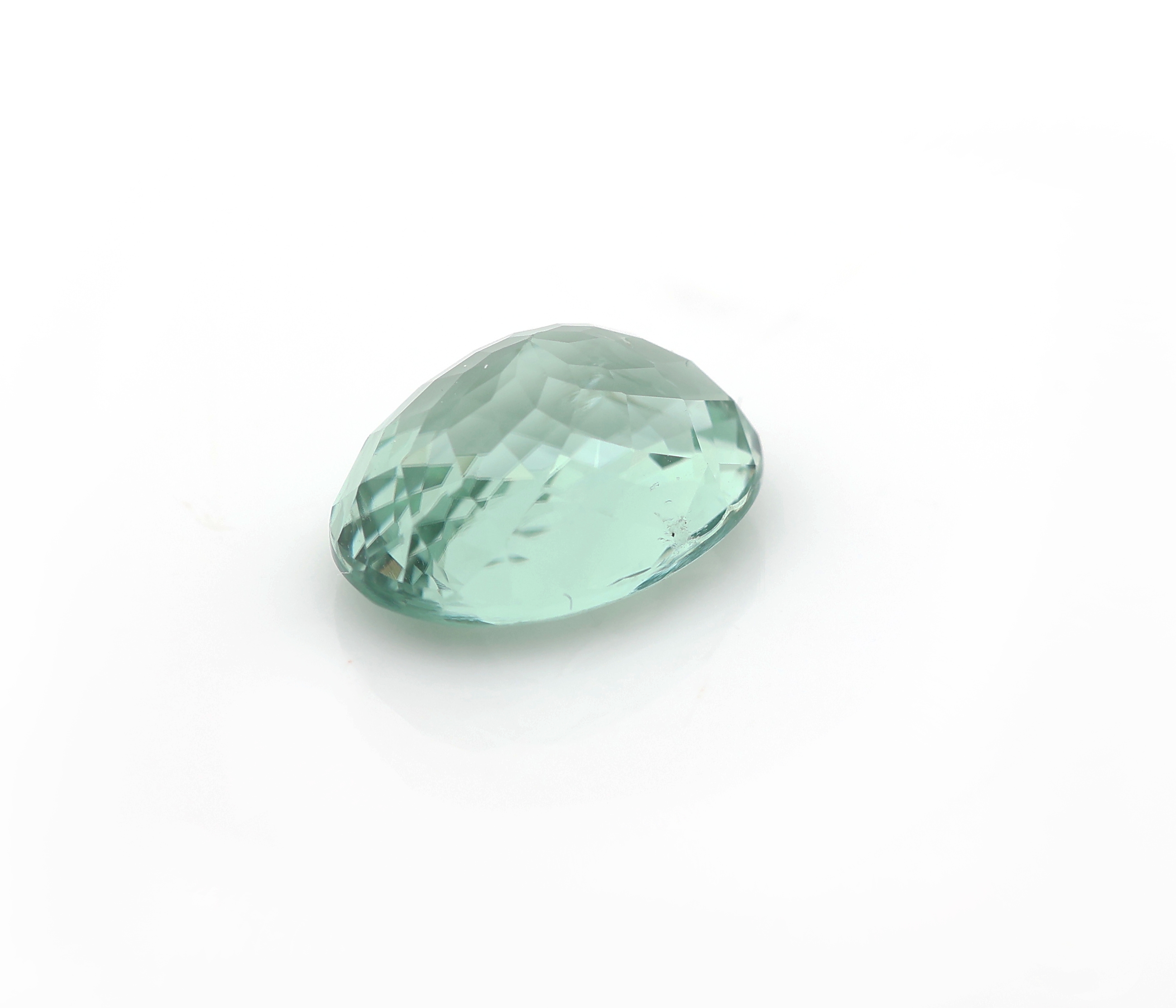 Detail b: Loser Turmalin, ca. 4.16 ct, facett. Oval- schliff, Greenish Blue, 11.47 x 8.52 x 5.97 mm, lt. AIG Expertise mit Handelsnamen Paraiba