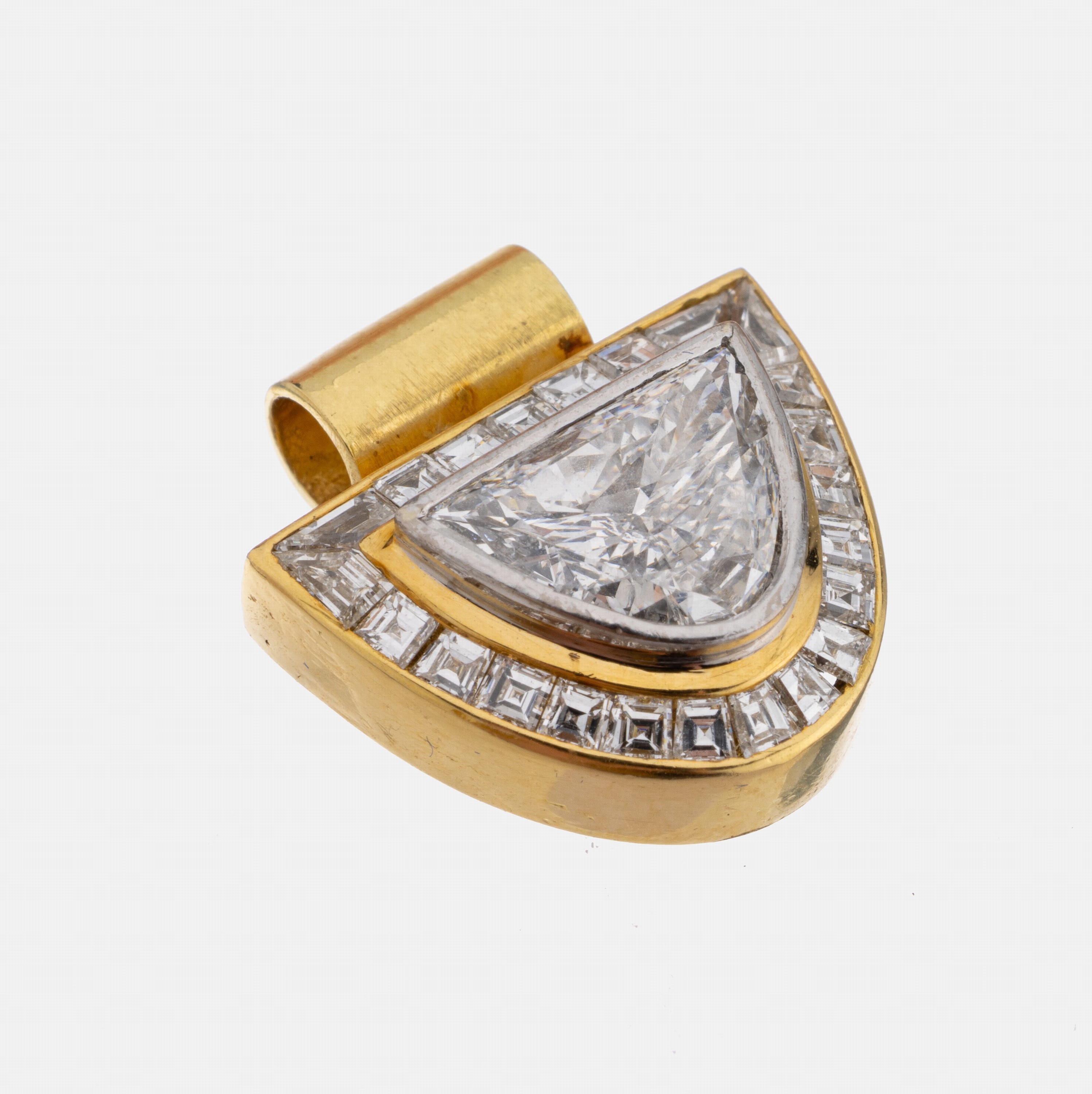 18 kt Gold Diamant-Anhänger, GG 750/000, qualitätvolle Verarbeitung, mittig halboval facett. Diamant ca. 1.15 ct feines Weiß/vs-si,umgeben von 4 ...