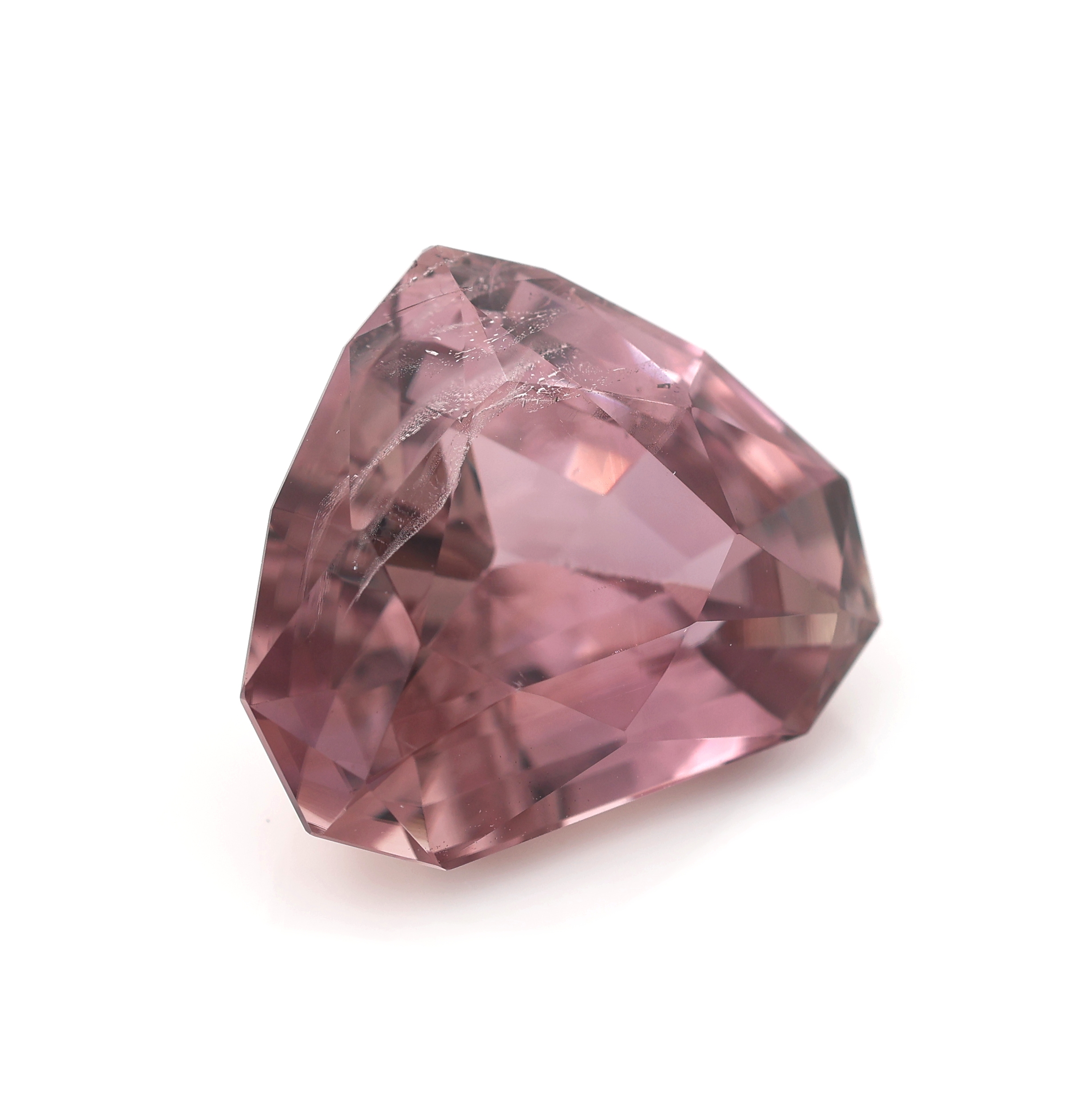 Detail a: Loser pinkfarbener Diaspor, ca. 9.8 ct, facett. Trillantschliff, ca. 14.6 x 12.8 x 8.1mm