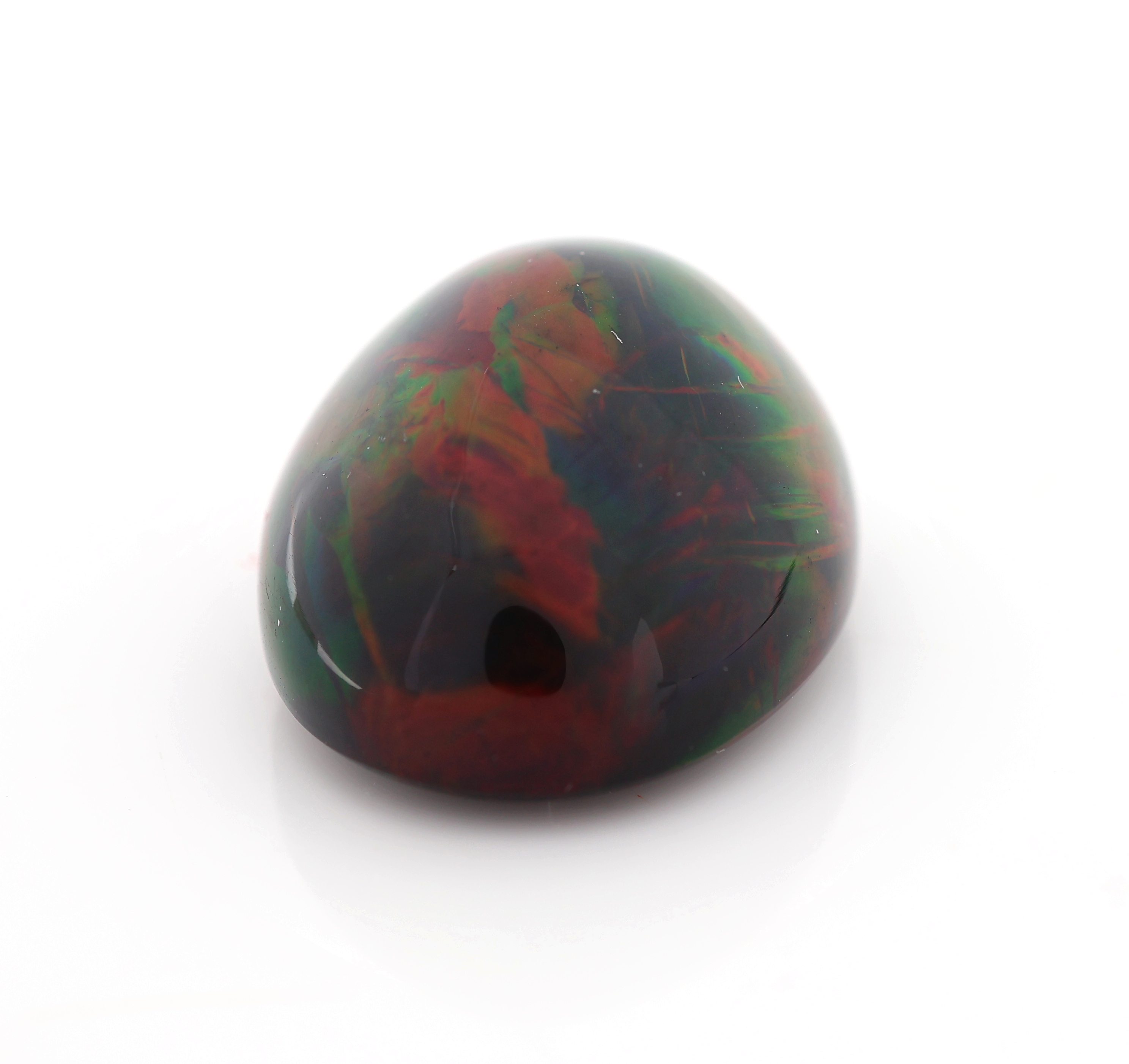 Detail a: Loser Schwarzopal, 20.21 ct, ovaler Cabochon, intensives Farbspiel in rot, gelb und grün, mit GIA-Expertise
