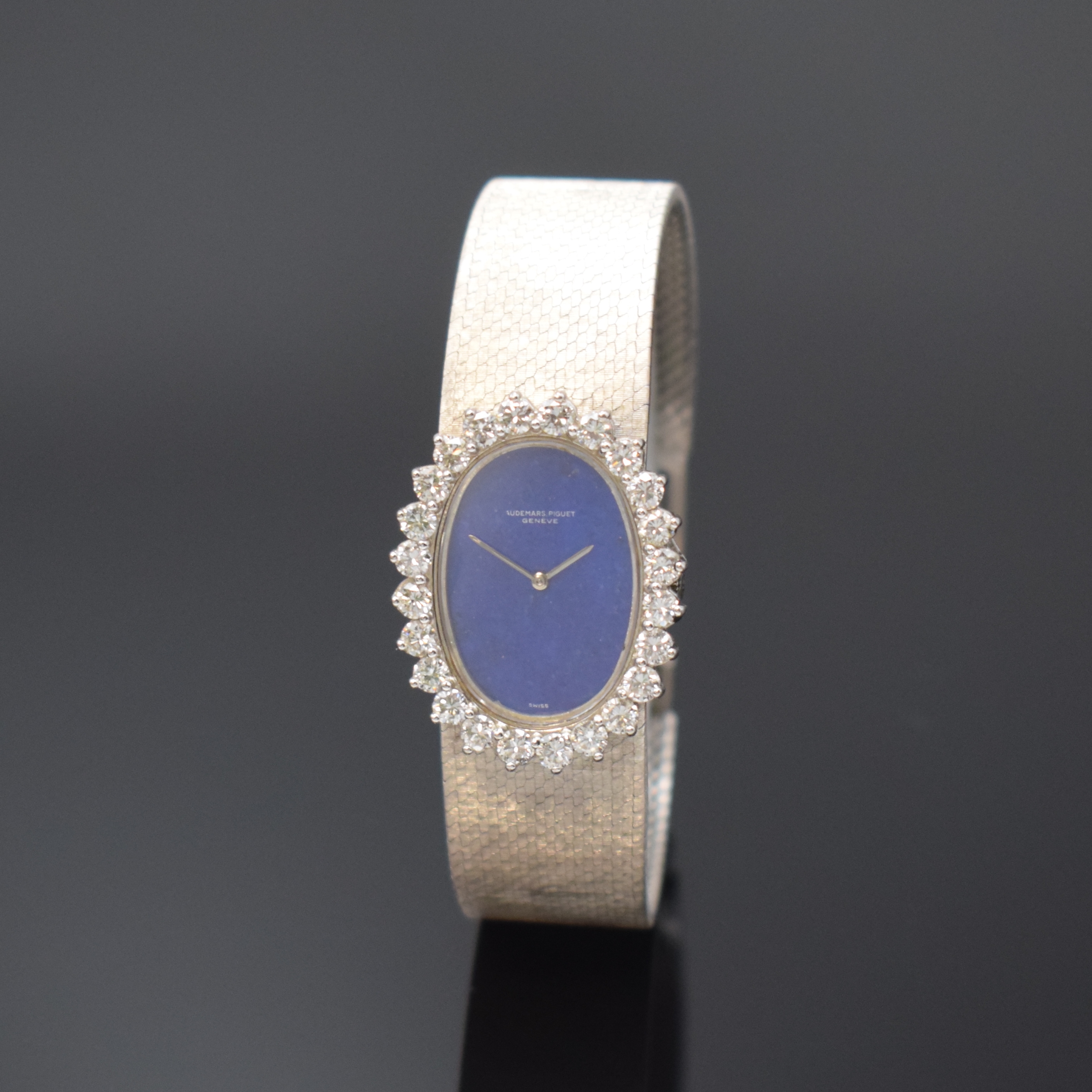 AUDEMARS PIGUET feine Damenarmbanduhr in WG 750/000, Handaufzug, Schweiz um 1970, 2- teil. Geh., Boden aufgedr., Milanaiseband, Lünette aufw. m. ...