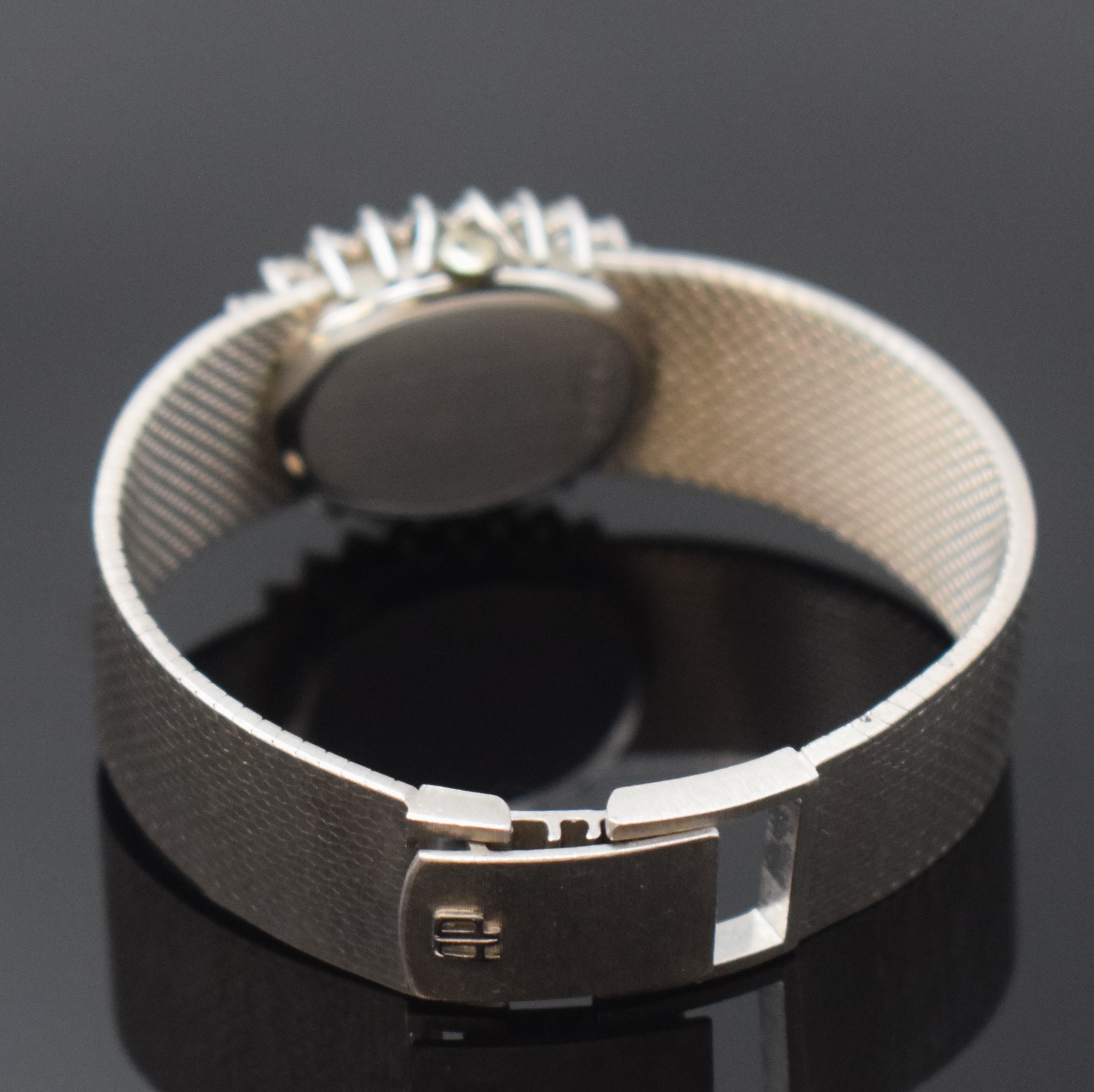 Detail b: AUDEMARS PIGUET feine Damenarmbanduhr in WG 750/000, Handaufzug, Schweiz um 1970, 2- teil. Geh., Boden aufgedr., Milanaiseband, Lünette aufw. m. ...