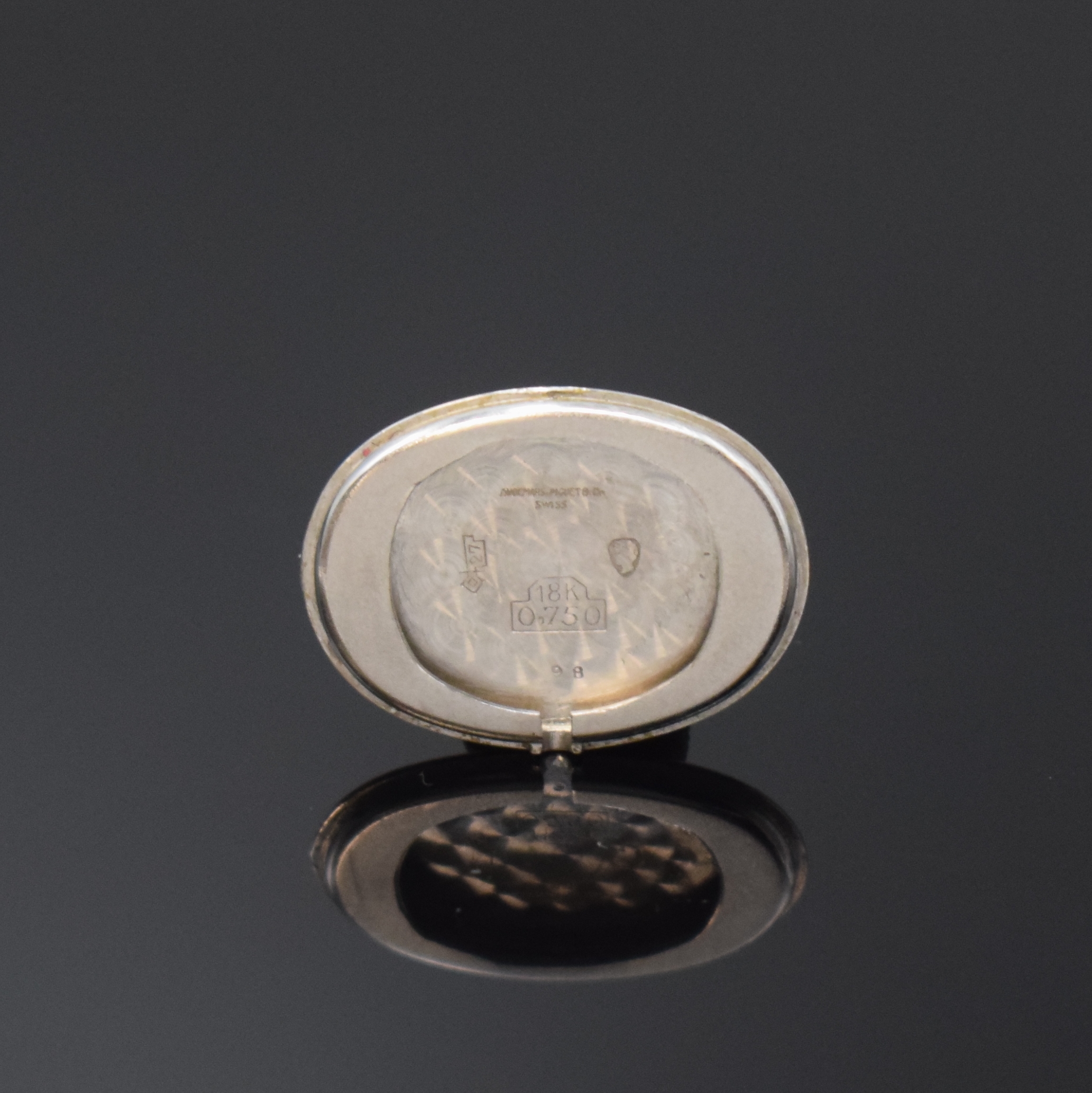 Detail e: AUDEMARS PIGUET feine Damenarmbanduhr in WG 750/000, Handaufzug, Schweiz um 1970, 2- teil. Geh., Boden aufgedr., Milanaiseband, Lünette aufw. m. ...