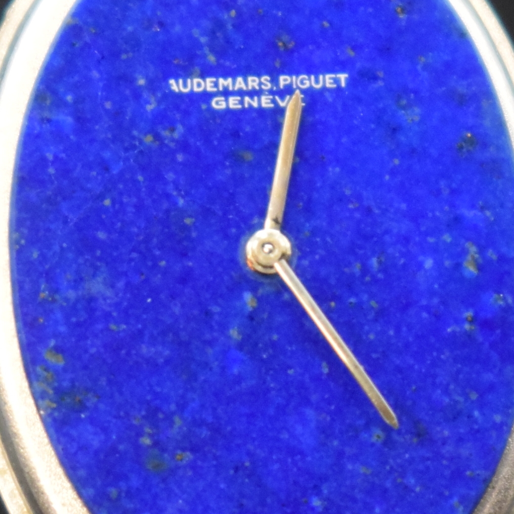 Detail i: AUDEMARS PIGUET feine Damenarmbanduhr in WG 750/000, Handaufzug, Schweiz um 1970, 2- teil. Geh., Boden aufgedr., Milanaiseband, Lünette aufw. m. ...