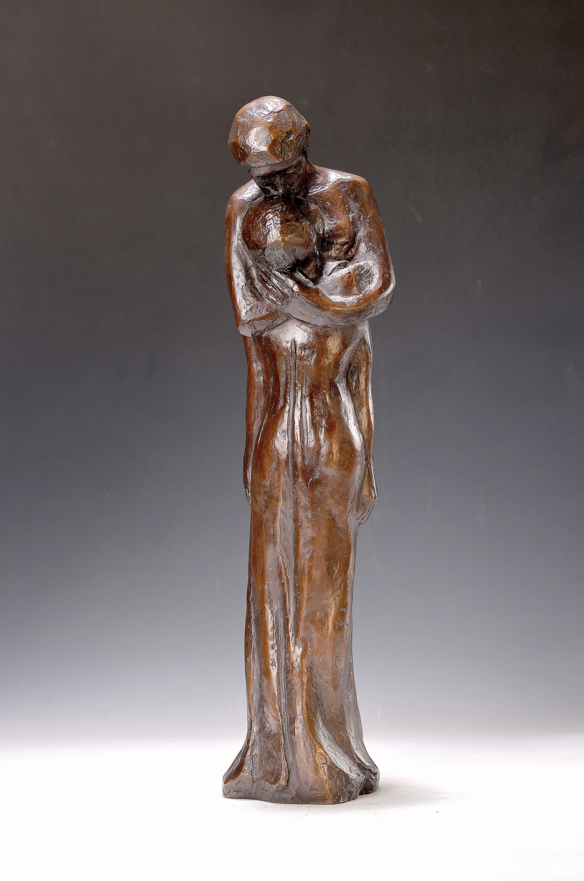 Ulla Scholl, 1919 Darmstadt - 2011 Dachau, große Bronzefigur, "Ewiger Frühling", vollplastische Skulptur eines sich umarmenden Paares, ...