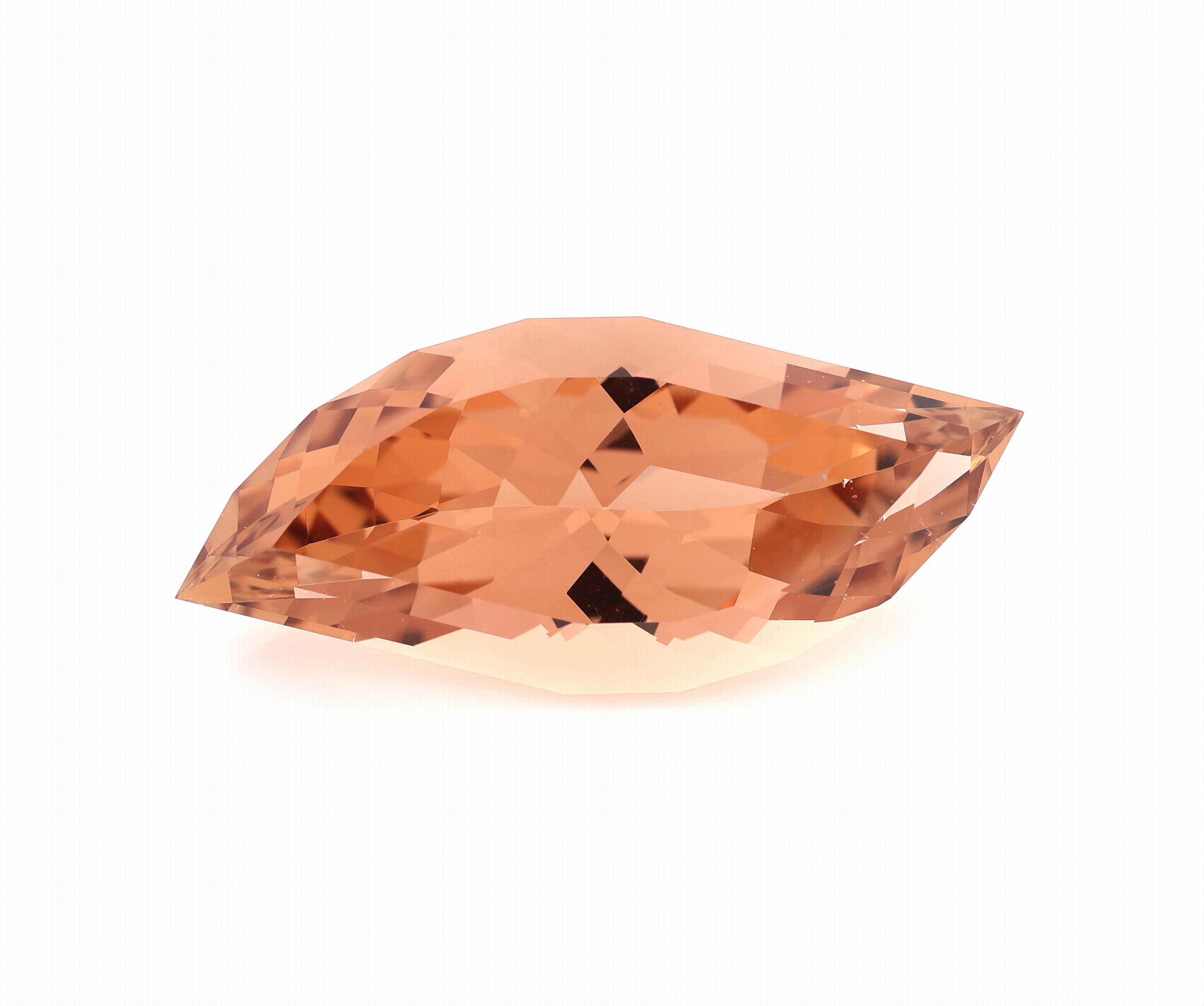 Loser Imperial Topas ca. 39.6 ct, facett. Fantasieschliff, Light Reddish Orange, ca. 35.9 x 15.5 x 11.2 mm,