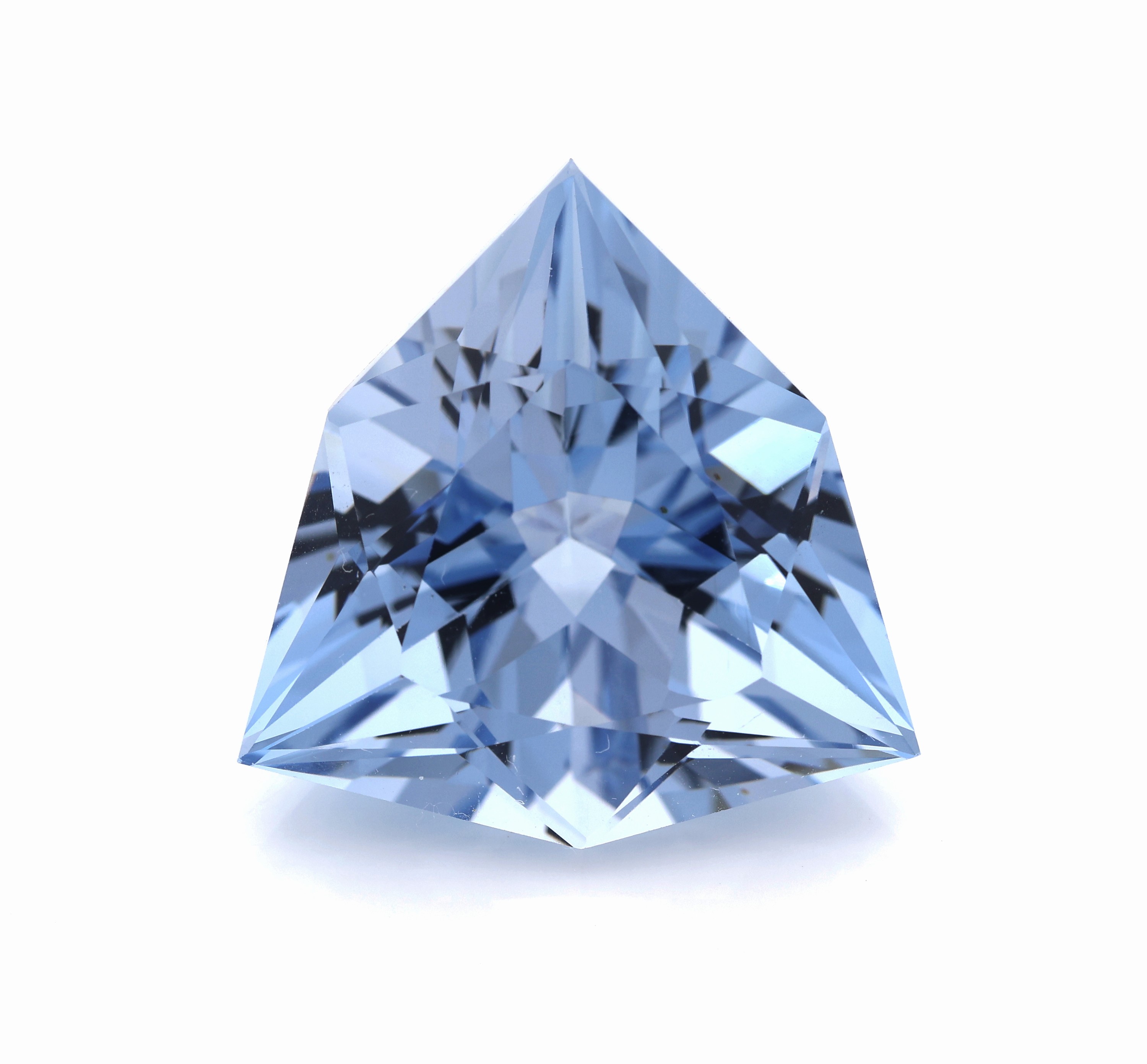 Loser Aquamarin ca. 39.81 ct, facett. Trillant-schliff, 23.46 x 23.37 x 16.03 mm, von schöner Farbe, beh., mit AIG Expertise