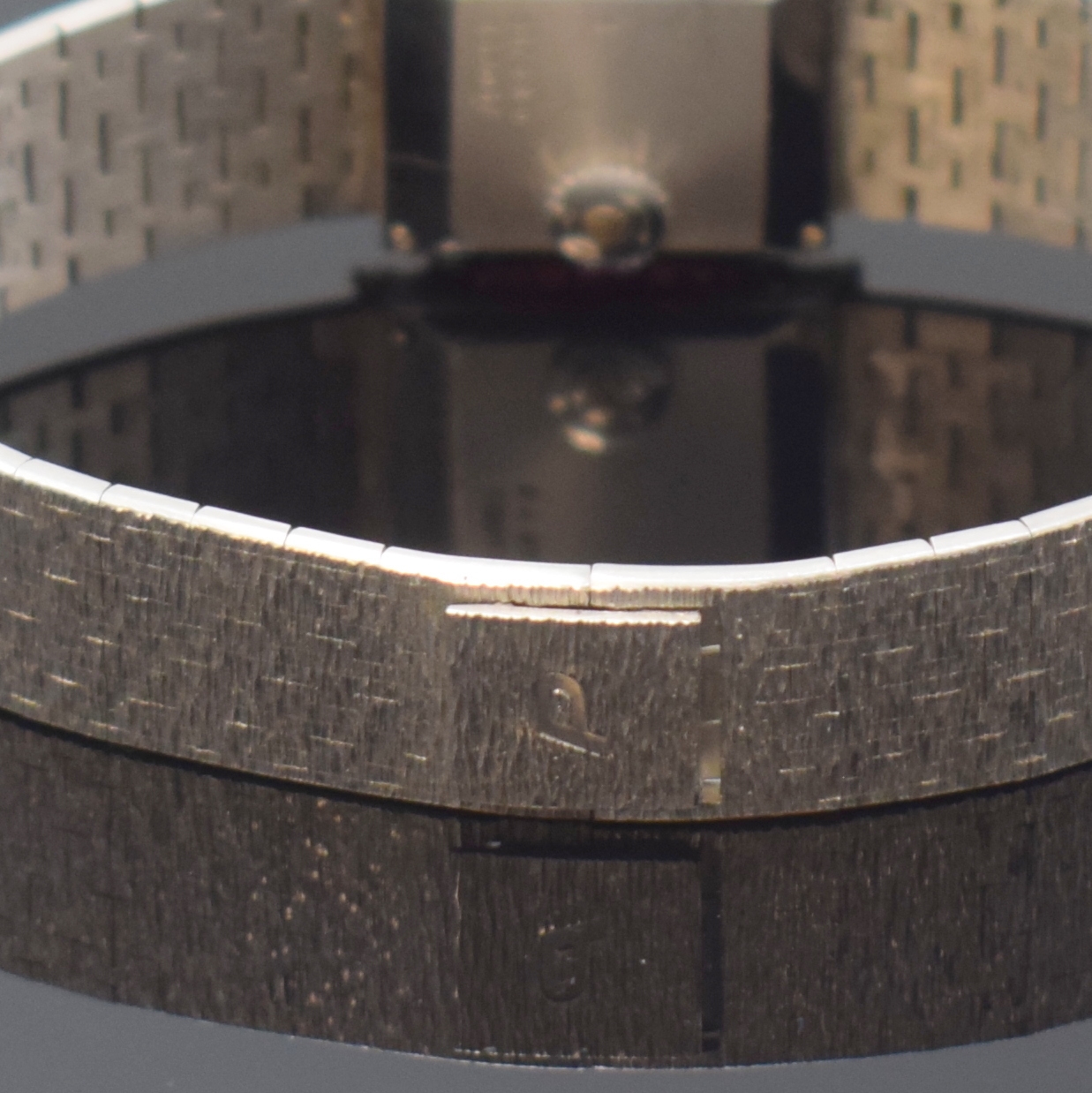 Detail b: PIAGET feine und seltene Damenarmbanduhr in WG 750/000 mit Diamanten und Rubinen Referenz 3876 A6, Schweiz 1970er Jahre, Handaufzug, 4-fach verschr. ...