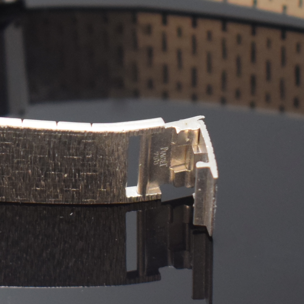 Detail c: PIAGET feine und seltene Damenarmbanduhr in WG 750/000 mit Diamanten und Rubinen Referenz 3876 A6, Schweiz 1970er Jahre, Handaufzug, 4-fach verschr. ...