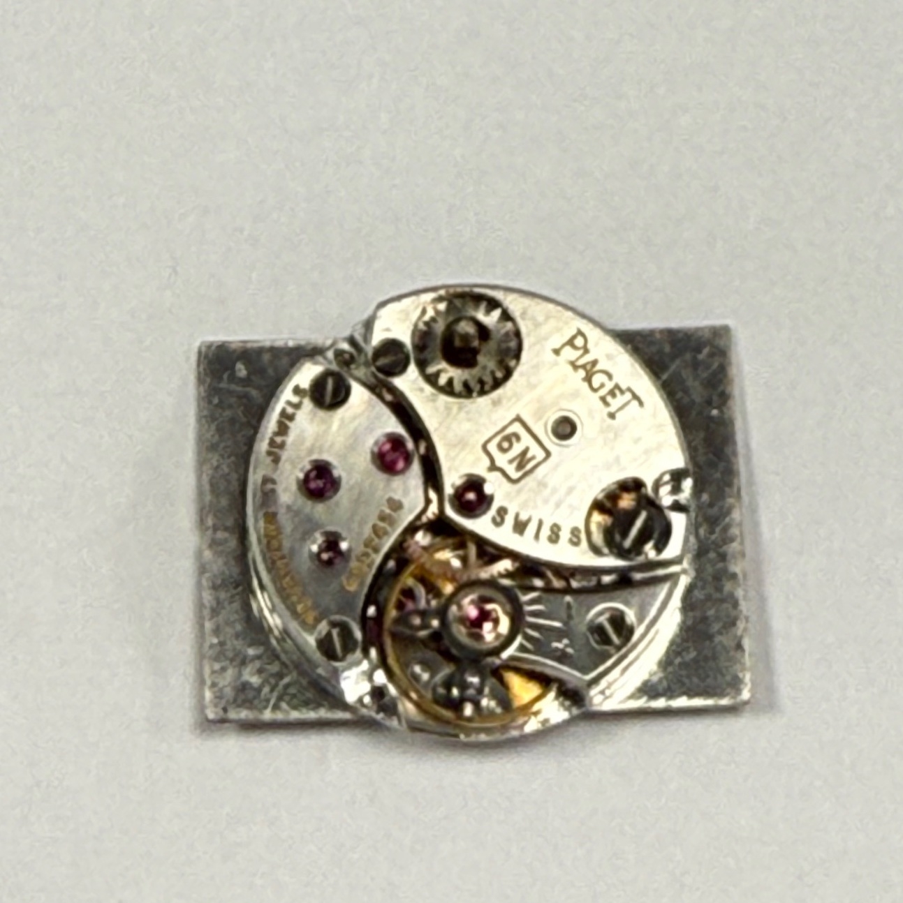 Detail f: PIAGET feine und seltene Damenarmbanduhr in WG 750/000 mit Diamanten und Rubinen Referenz 3876 A6, Schweiz 1970er Jahre, Handaufzug, 4-fach verschr. ...