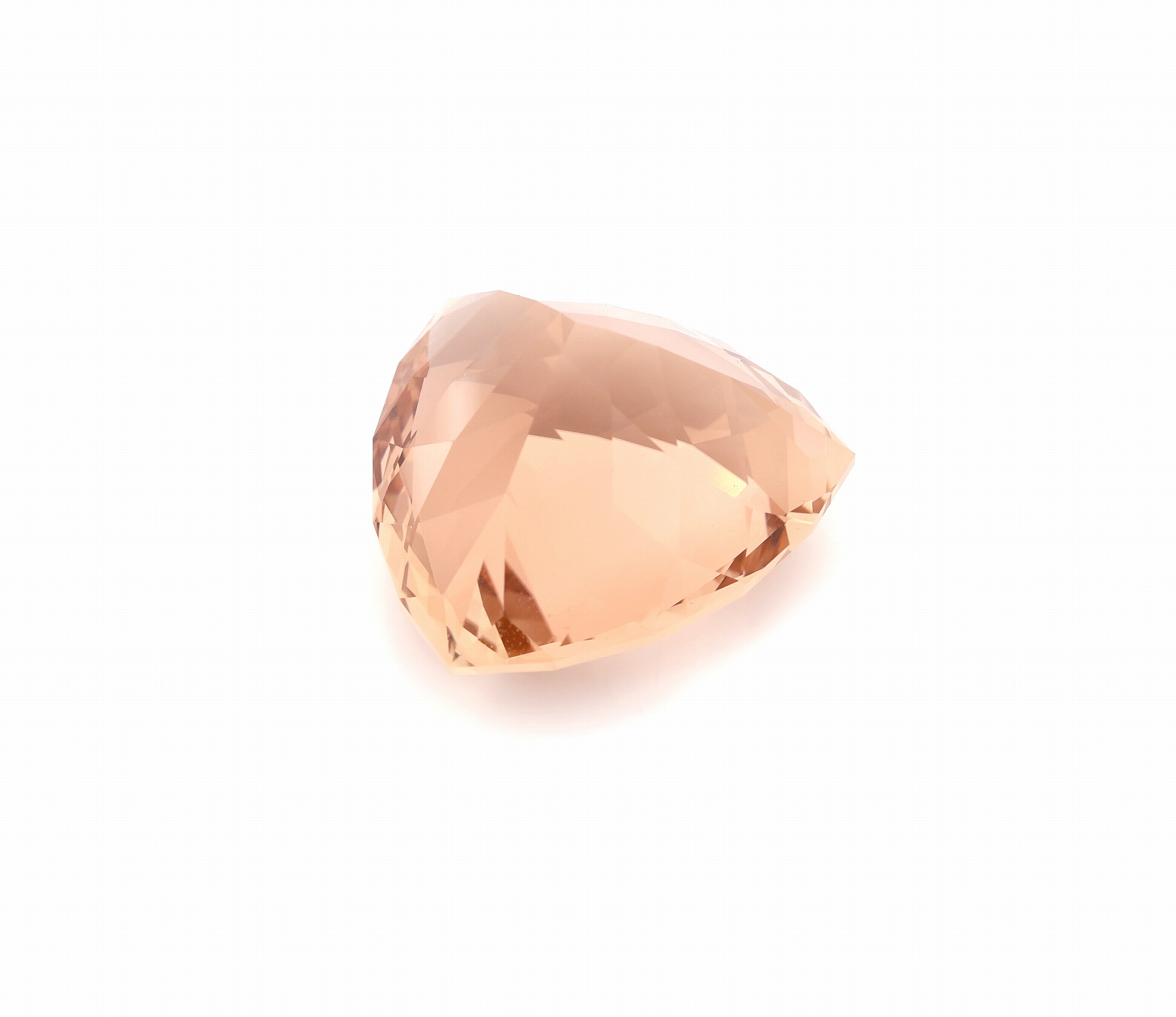 Detail b: Loser Imperial-Topas ca. 82.5 ct, facett. Trilliantschliff, Light Reddish Orange, ca. 27.5 x 27.5 x 18.0 mm,