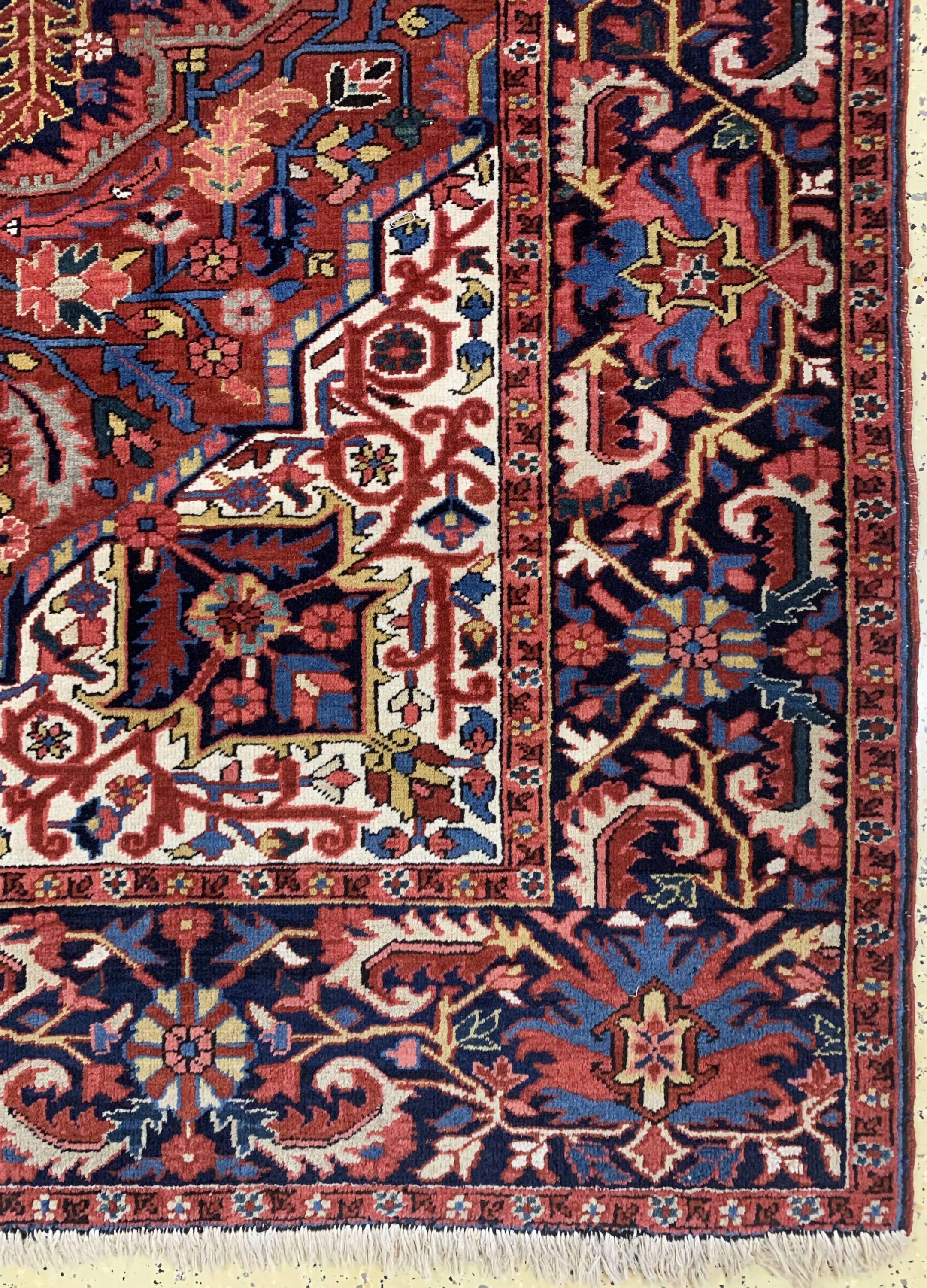 Detail a: Heriz alt, Persien, Mitte 20.Jhd, Wolle aufBaumwolle, ca. 320 x 230 cm, EHZ: 2-3