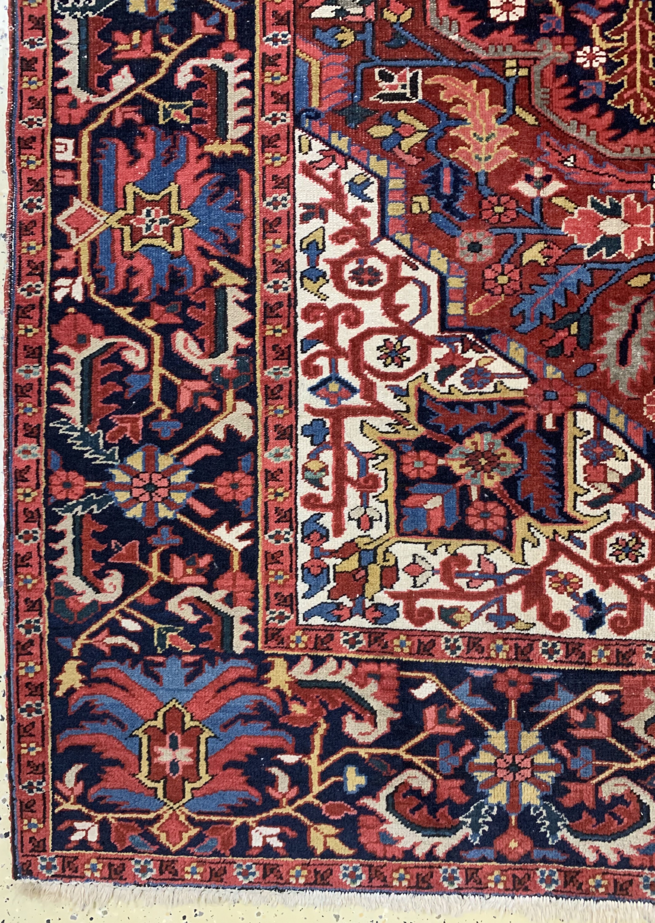 Detail b: Heriz alt, Persien, Mitte 20.Jhd, Wolle aufBaumwolle, ca. 320 x 230 cm, EHZ: 2-3