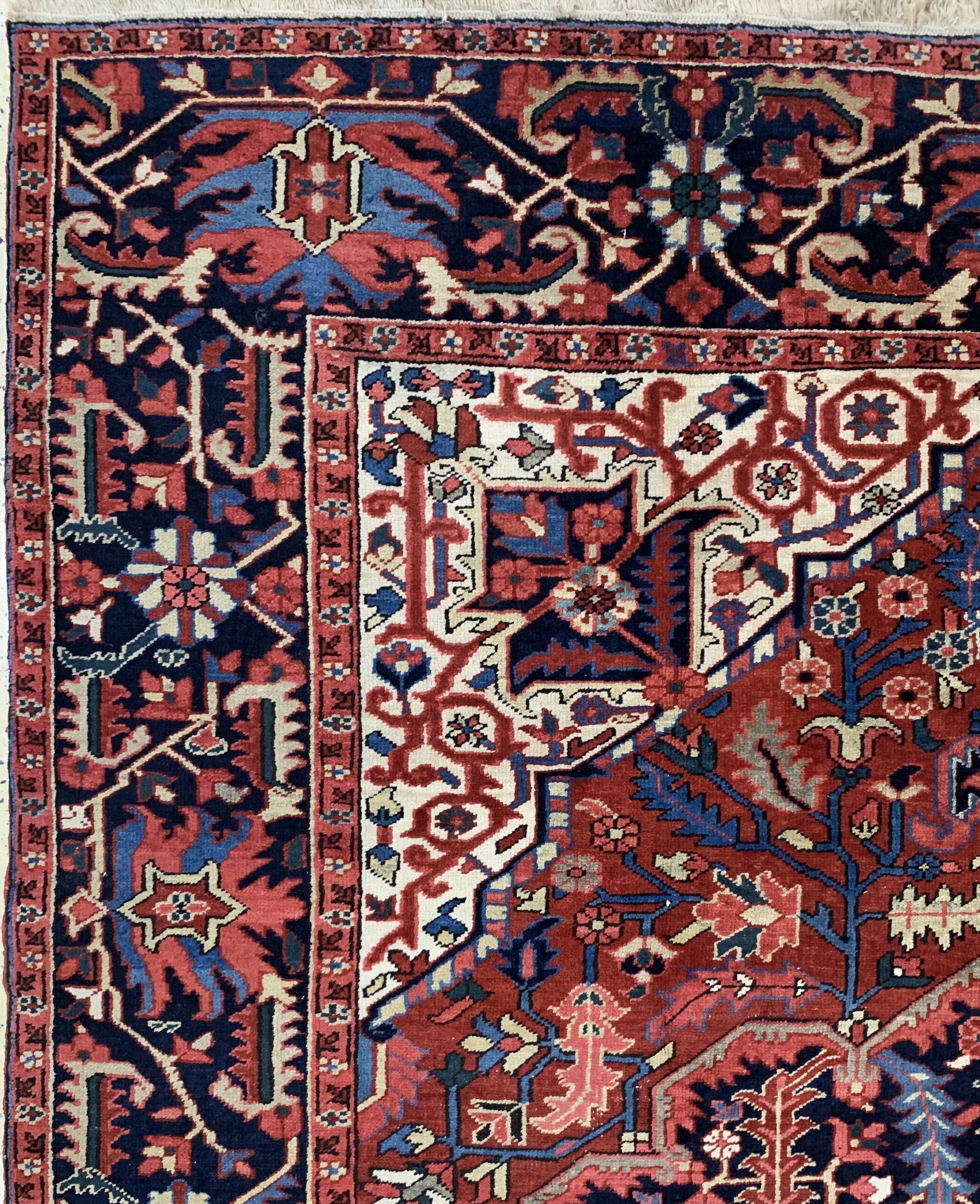 Detail d: Heriz alt, Persien, Mitte 20.Jhd, Wolle aufBaumwolle, ca. 320 x 230 cm, EHZ: 2-3