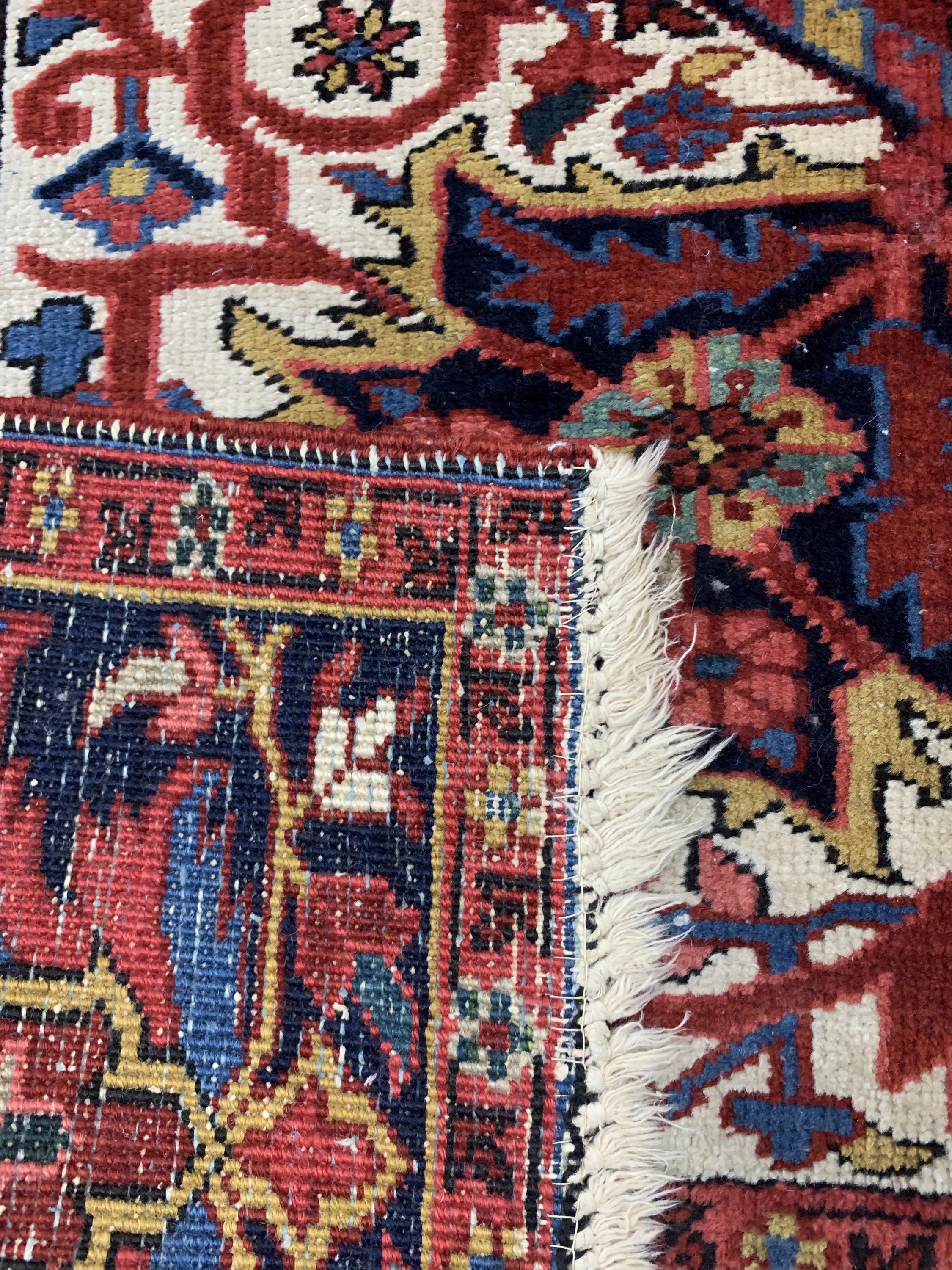Detail g: Heriz alt, Persien, Mitte 20.Jhd, Wolle aufBaumwolle, ca. 320 x 230 cm, EHZ: 2-3