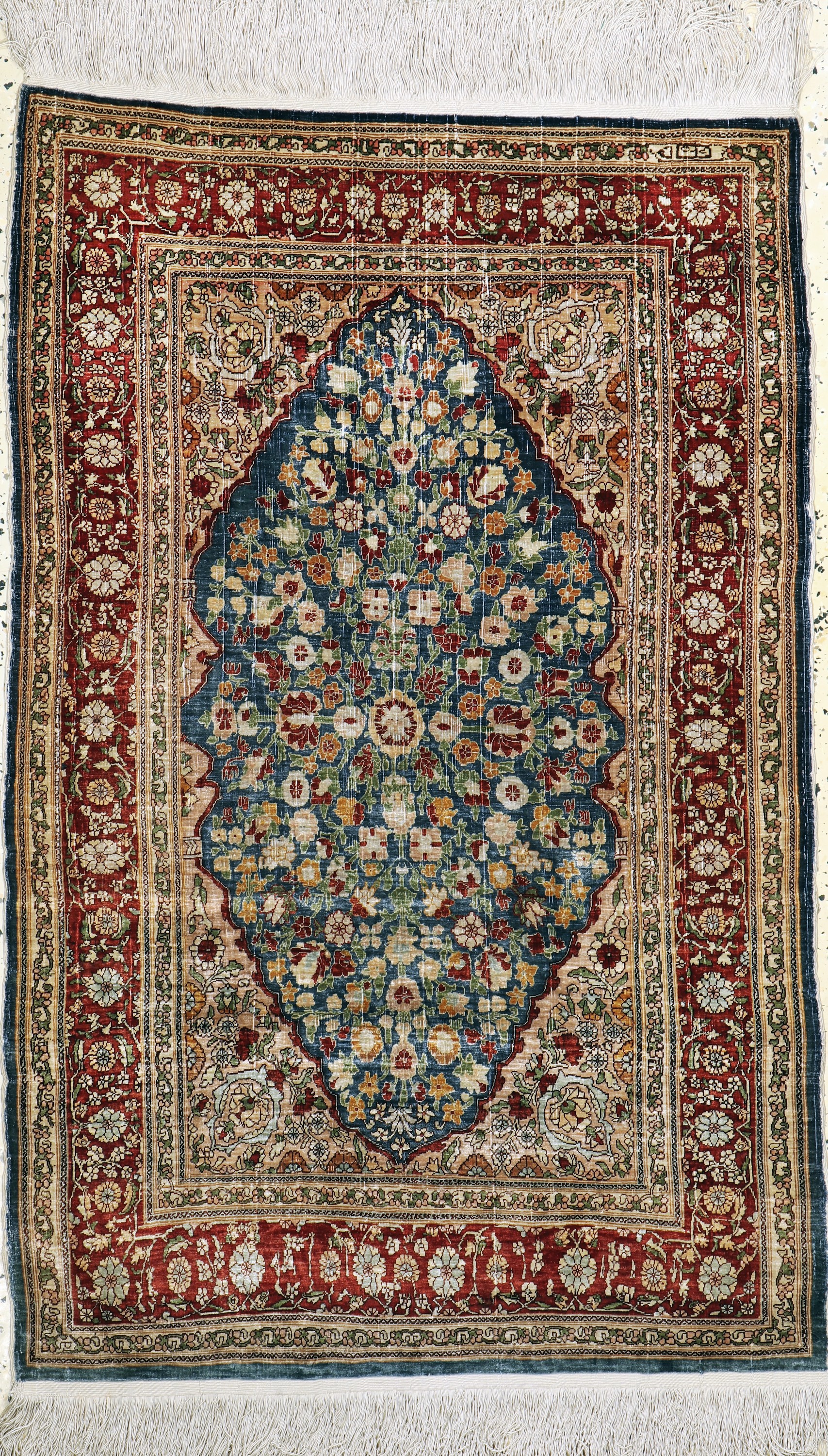 Hereke Seide signiert, Türkei, Mitte 20.Jhd, reine Naturseide, ca. 126 x 81 cm, EHZ: 3