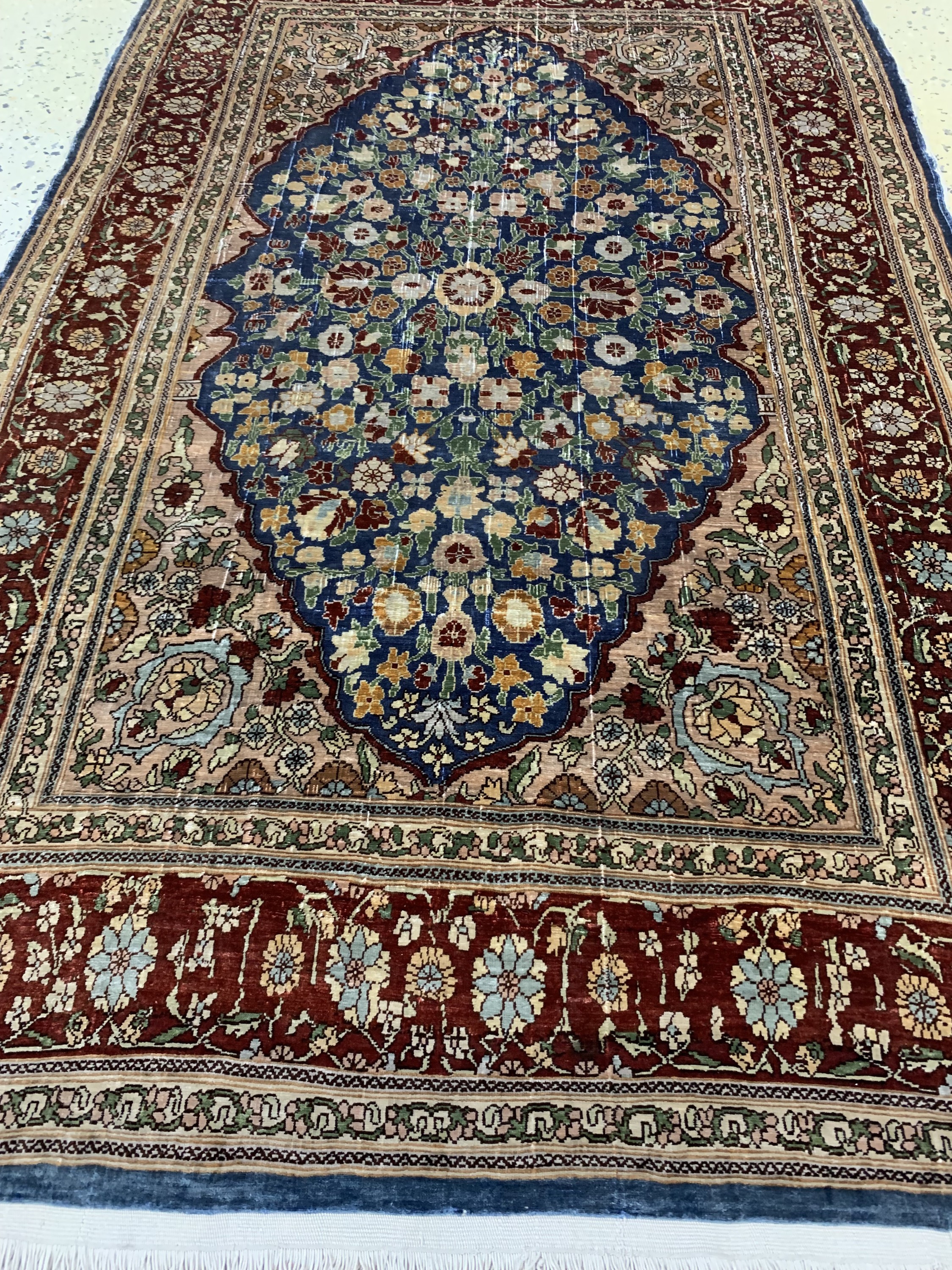 Detail c: Hereke Seide signiert, Türkei, Mitte 20.Jhd, reine Naturseide, ca. 126 x 81 cm, EHZ: 3