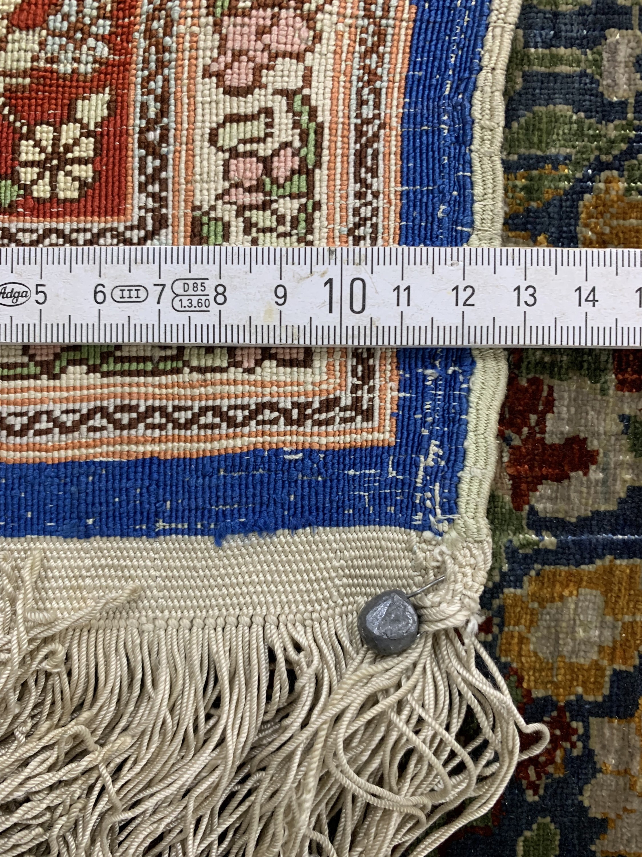 Detail d: Hereke Seide signiert, Türkei, Mitte 20.Jhd, reine Naturseide, ca. 126 x 81 cm, EHZ: 3