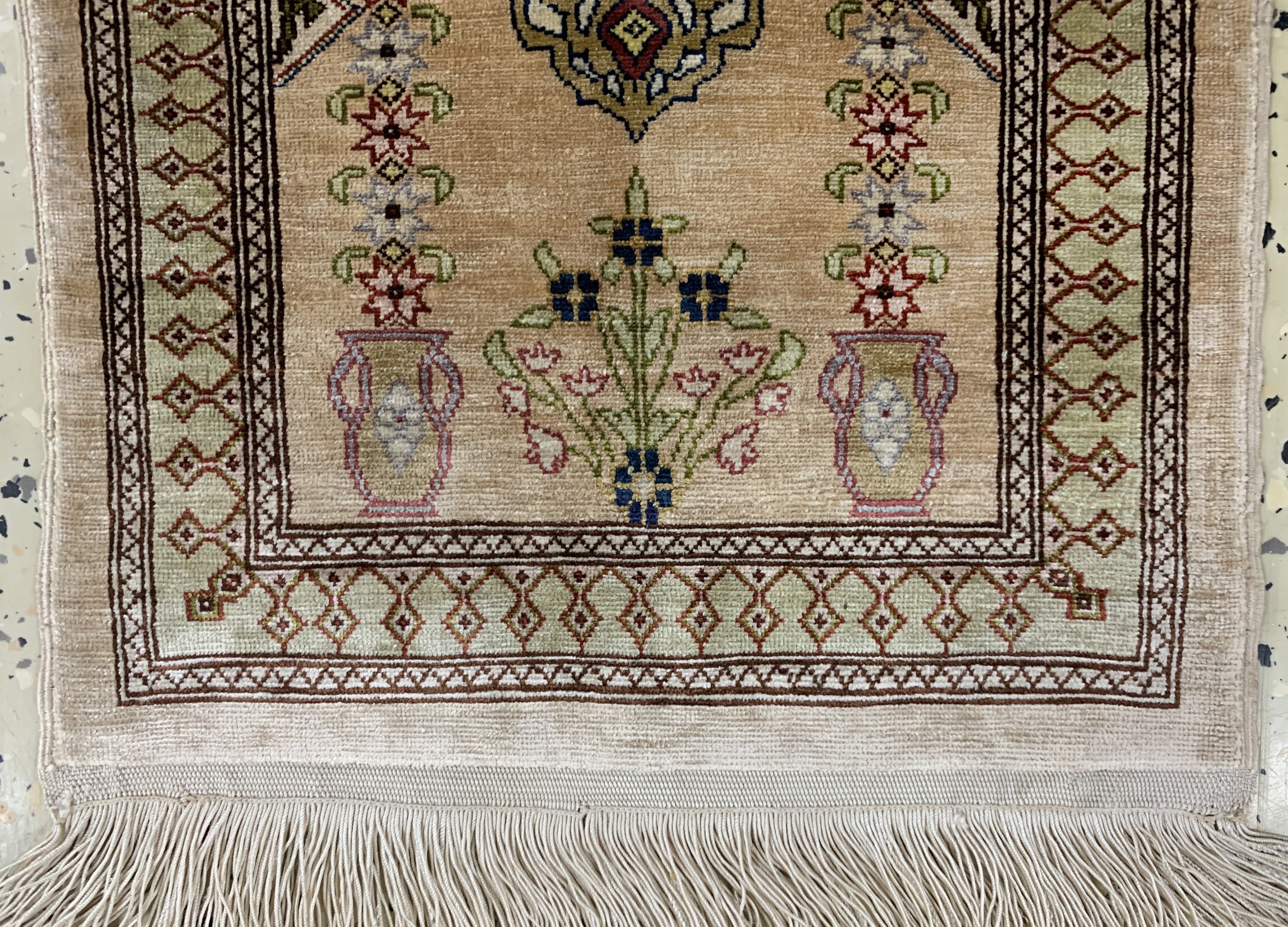 Detail b: Hereke Seide signiert, Türkei, Ende 20.Jhd,reine Naturseide, ca. 39 x 31 cm, EHZ: 1-2