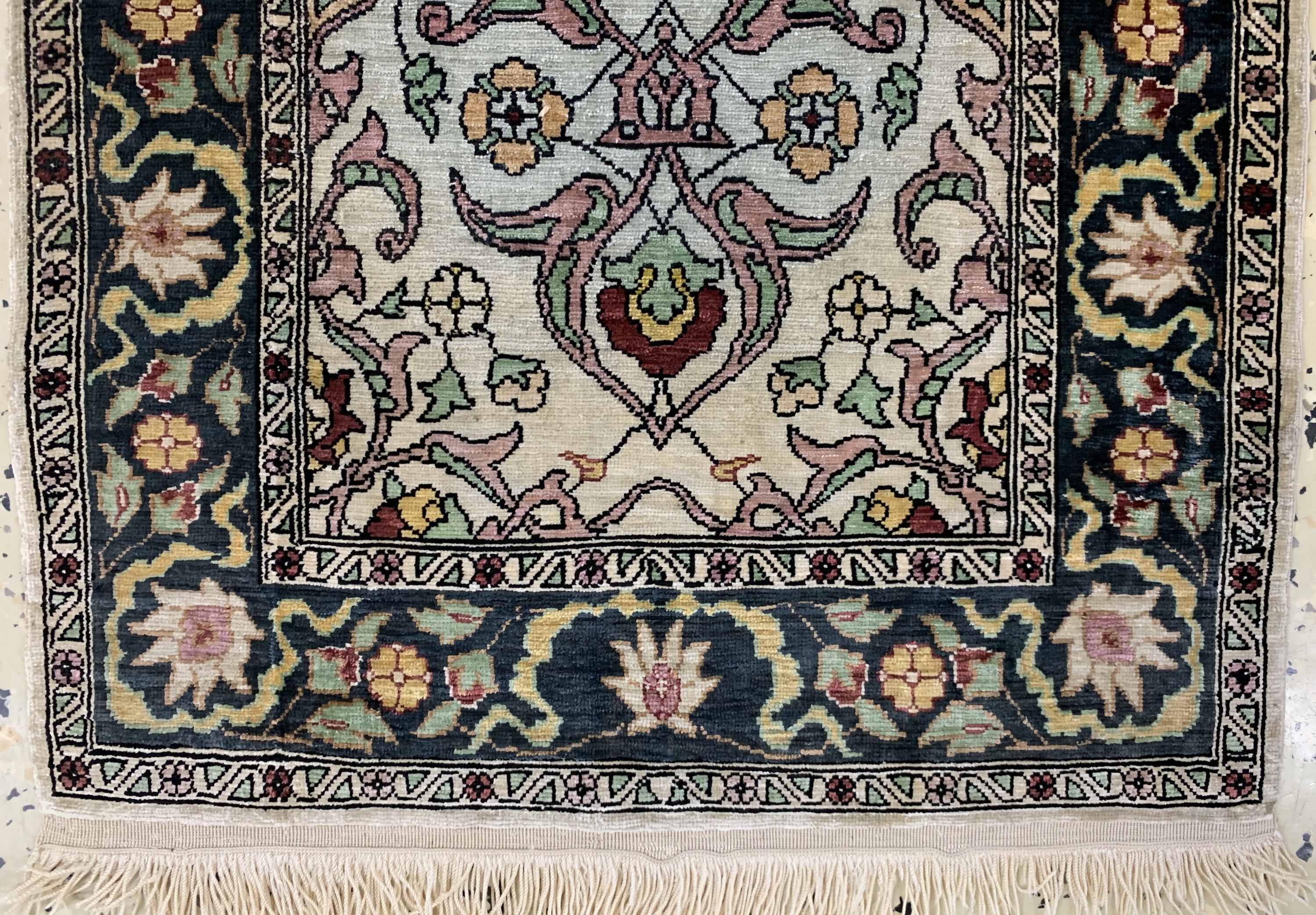 Detail b: Hereke Seide, Türkei, Mitte 20.Jhd, reine Naturseide, ca. 54 x 40 cm, EHZ: 2