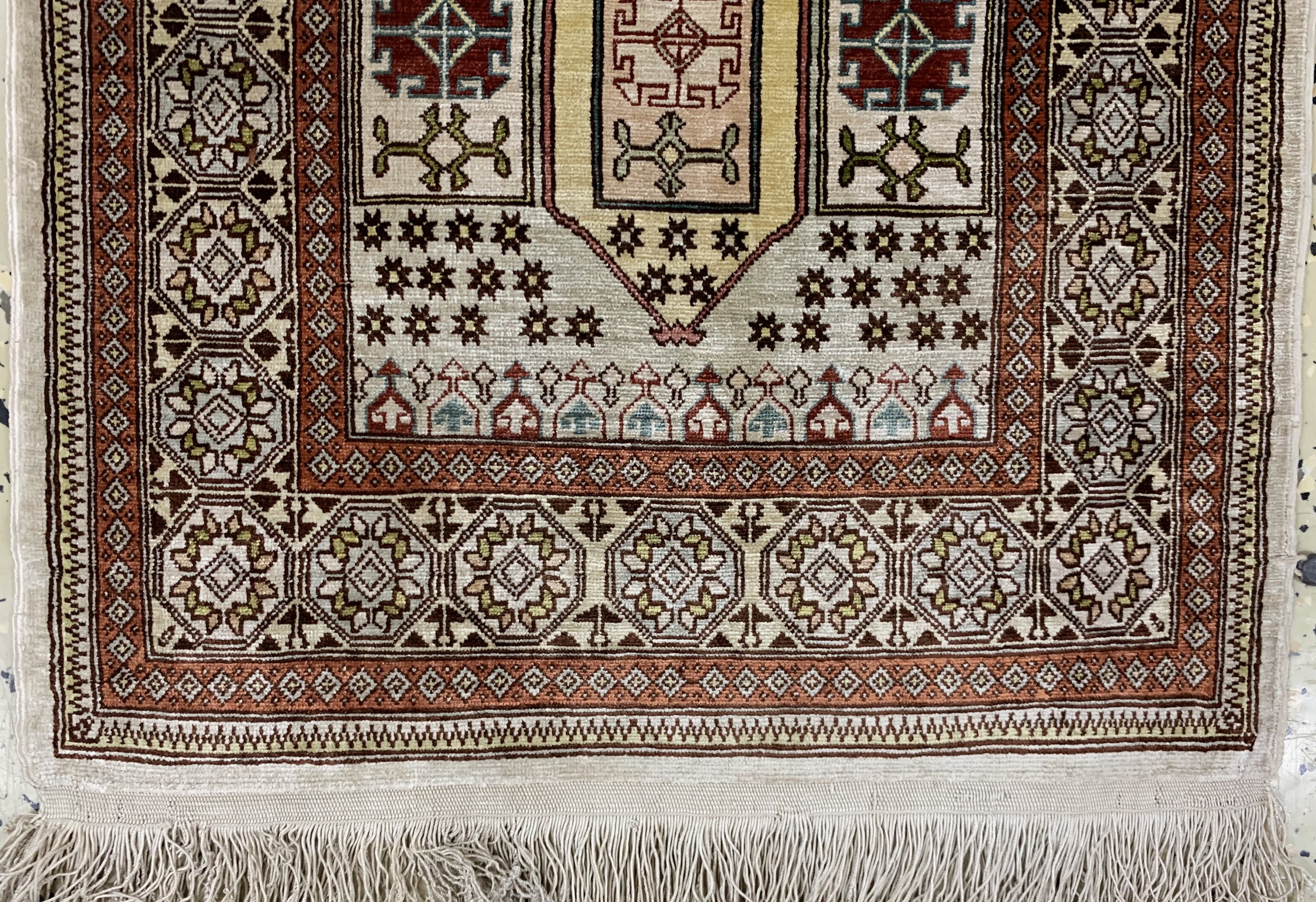 Detail b: Hereke Seide signiert, Türkei, Ende 20.Jhd,reine Naturseide, ca. 63 x 41 cm, EHZ: 1-2