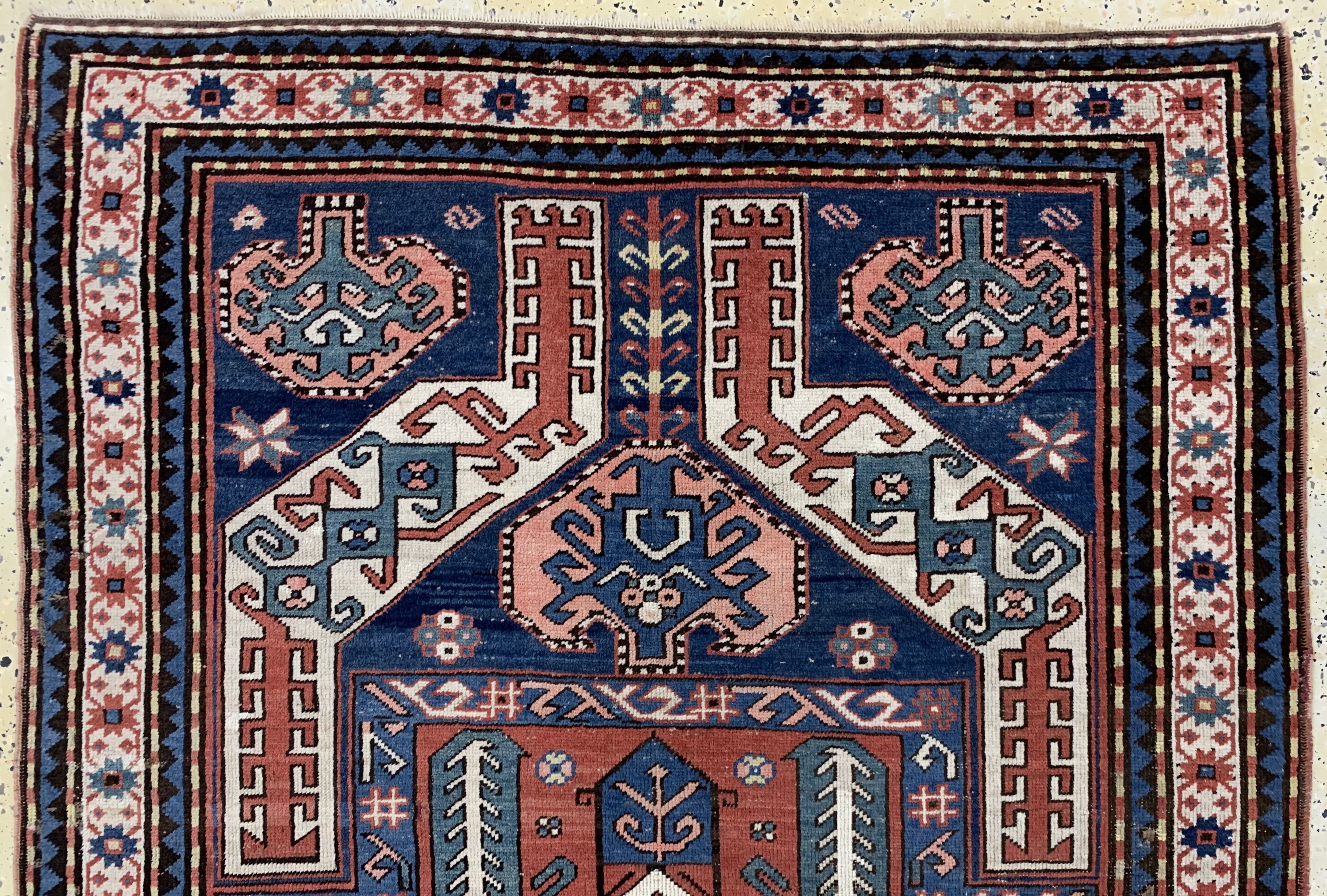 Detail a: Antiker Kazak"Kazim-Ushak", Kaukasus, um 1900, Wolle auf Wolle, ca. 260 x 143 cm, EHZ: 2-3, restauriert