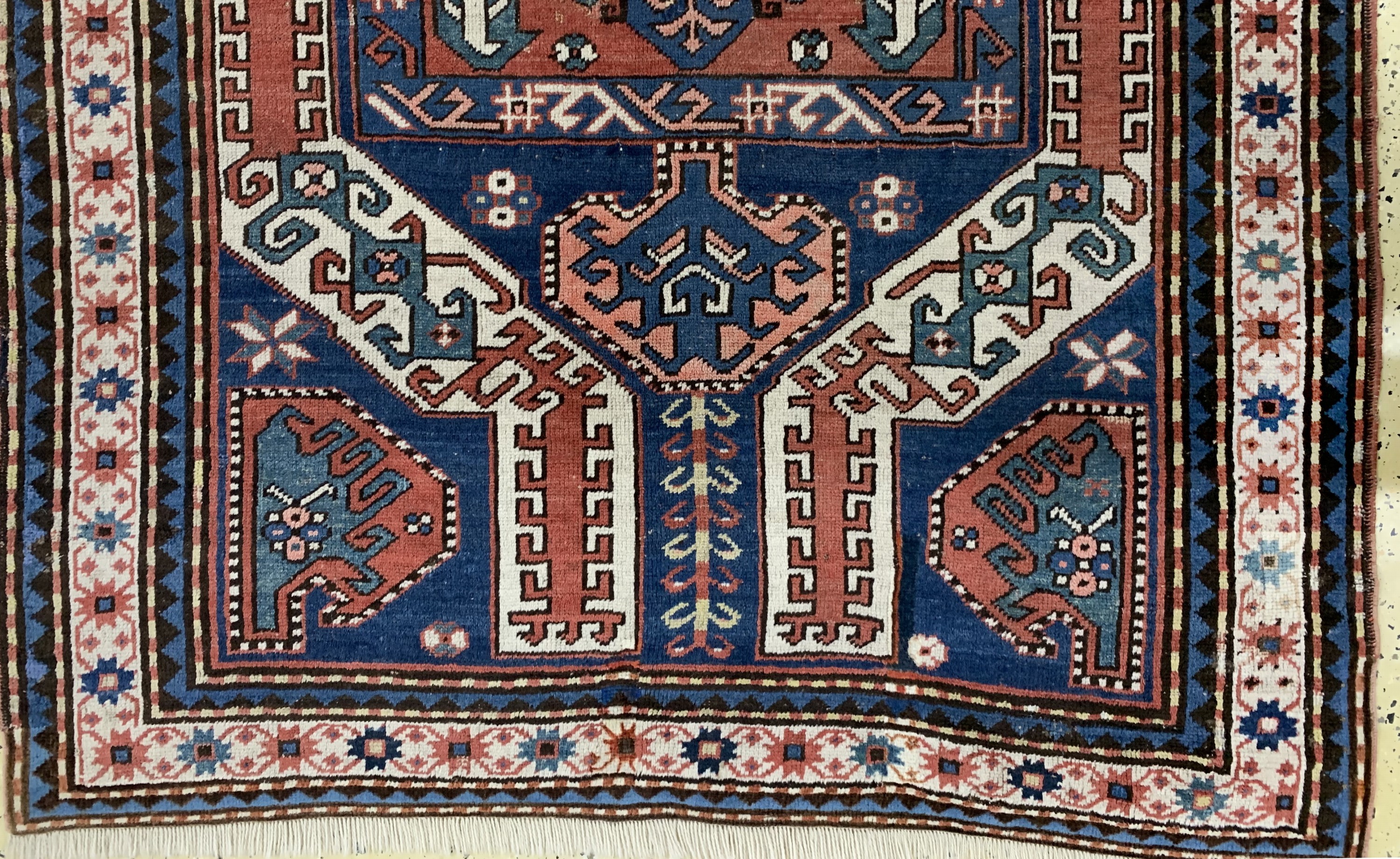 Detail b: Antiker Kazak"Kazim-Ushak", Kaukasus, um 1900, Wolle auf Wolle, ca. 260 x 143 cm, EHZ: 2-3, restauriert