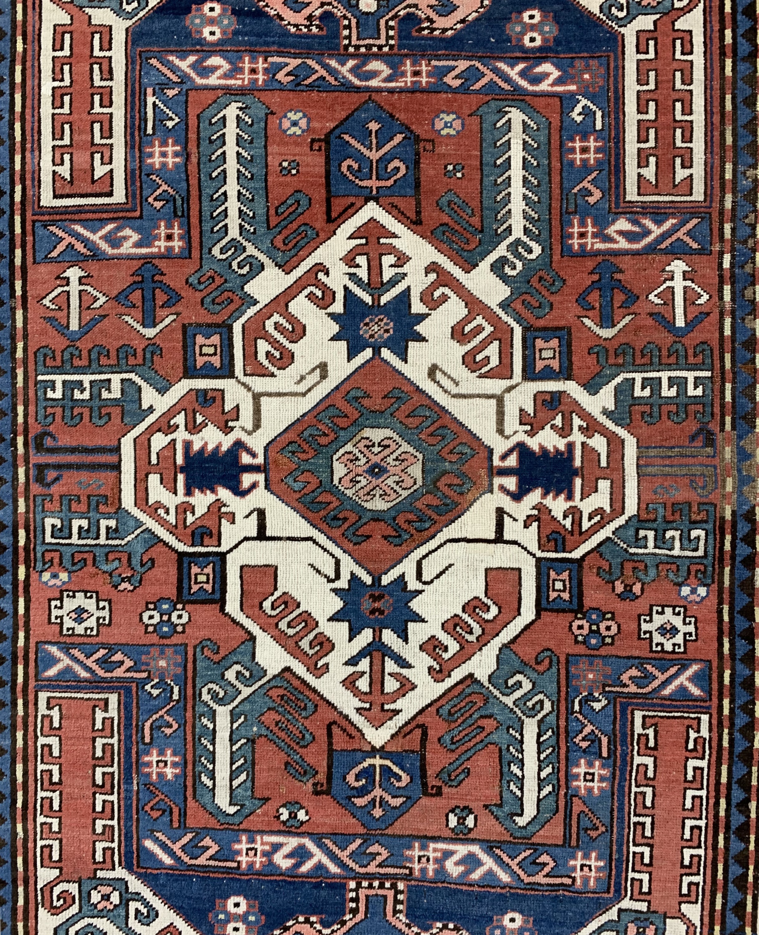 Detail c: Antiker Kazak"Kazim-Ushak", Kaukasus, um 1900, Wolle auf Wolle, ca. 260 x 143 cm, EHZ: 2-3, restauriert