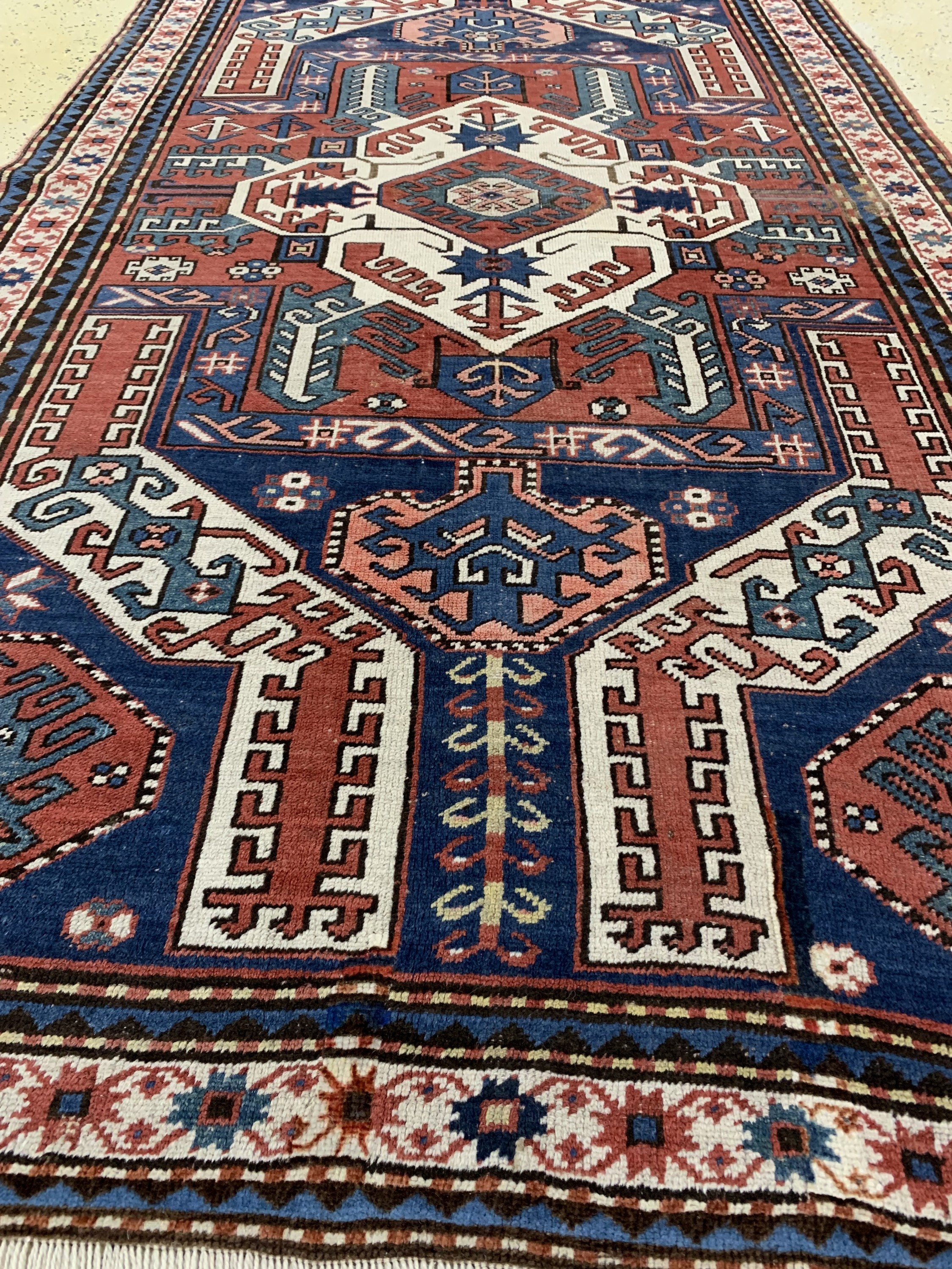 Detail d: Antiker Kazak"Kazim-Ushak", Kaukasus, um 1900, Wolle auf Wolle, ca. 260 x 143 cm, EHZ: 2-3, restauriert