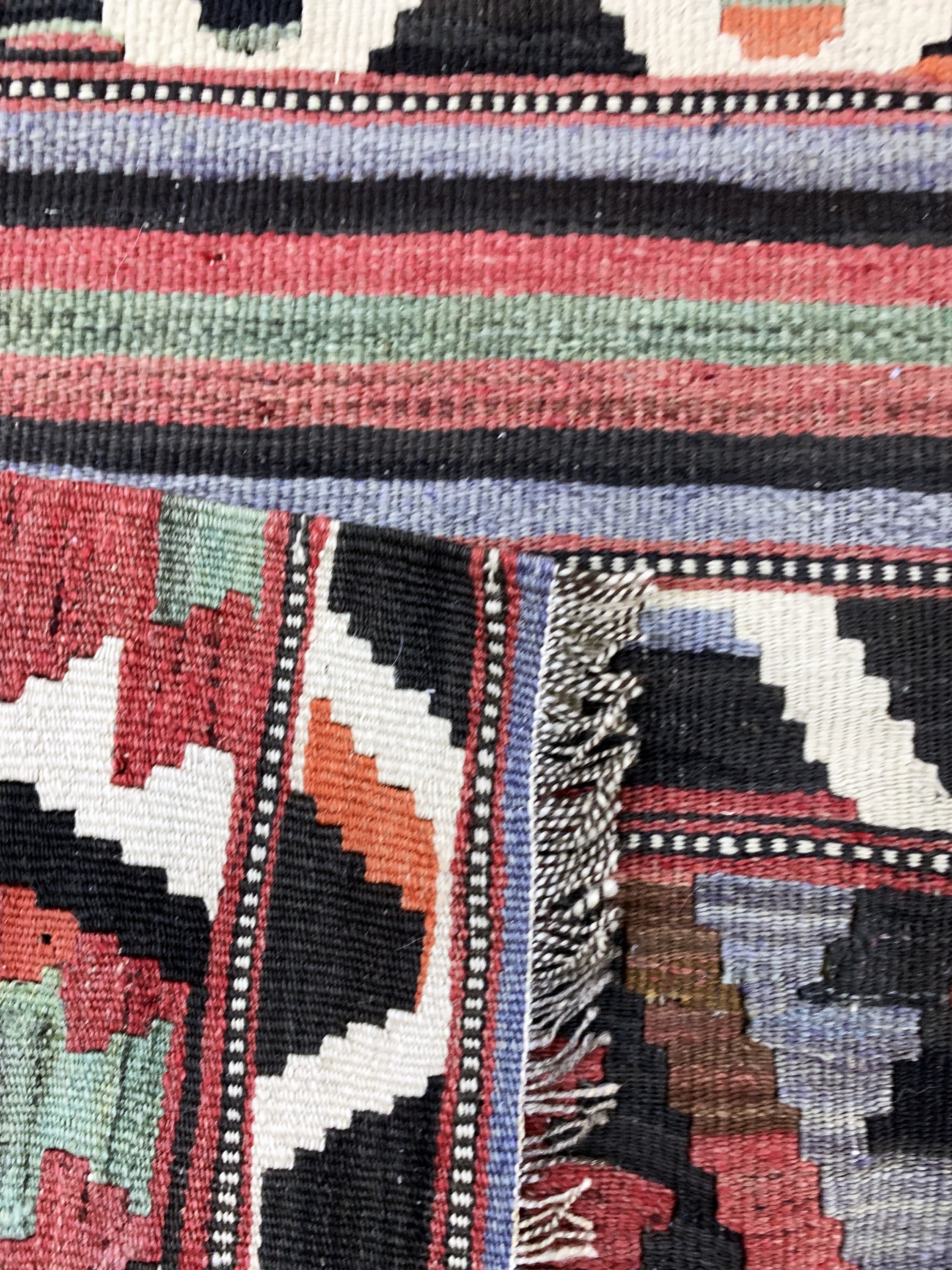 Detail f: Anatol Kelim antik, Türkei, um 1900, Wolle auf Wolle, ca. 280 x 170 cm, EHZ: 2(mehrerer kleine Löcher).