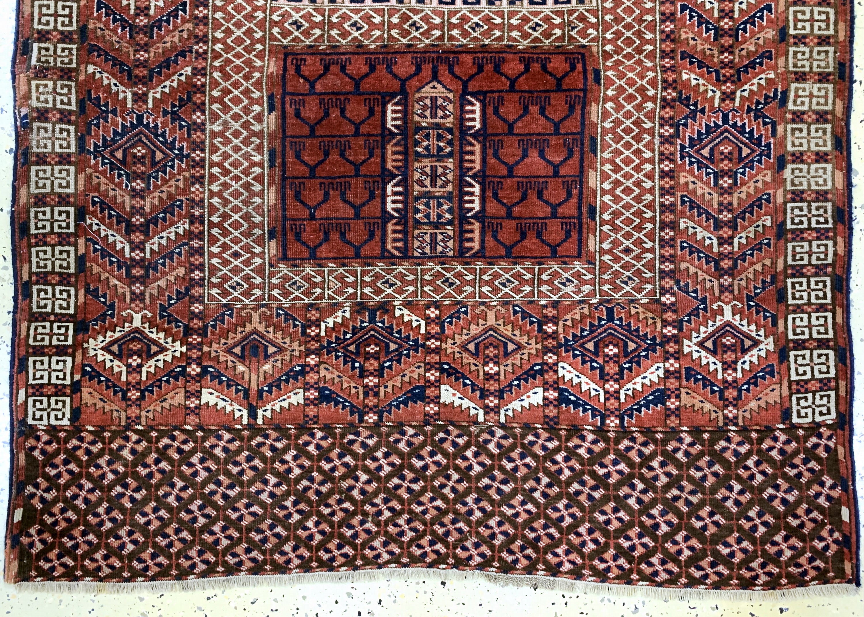 Detail c: Tekke Engsi antik, Turkmenistan, 19.Jhd, Wolle auf Wolle, ca. 150 x 120 cm, EHZ: 2, (restauriert)