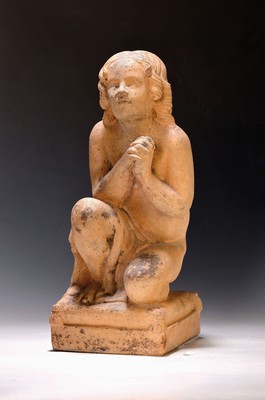Terrakottafigur, wohl Frankreich, um 1900, betender Putto, leichte Gebrauchs- und Witterungsspuren, Höhe ca. 45cm