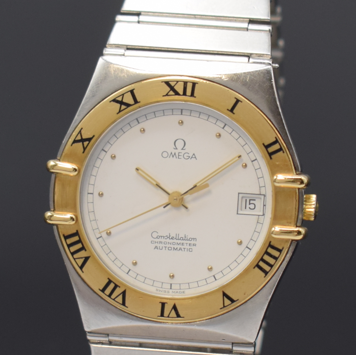 Detail a: OMEGA Constellation Chronometer Herrenarmbanduhr in Stahl/Gold Referenz 368.1075.2, Schweiz um 1985, Automatik, beids. vergl. Stahlgeh., Goldlünette ...