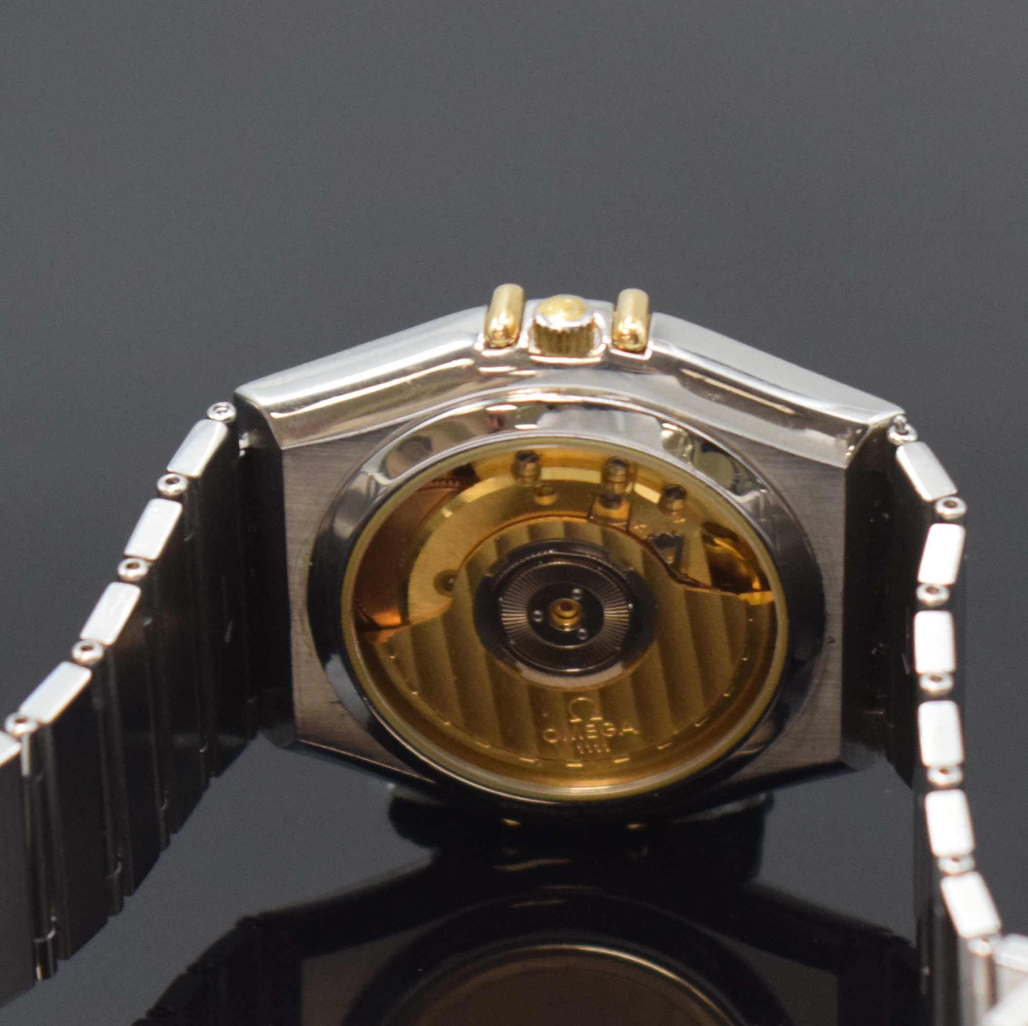 Detail d: OMEGA Constellation Chronometer Herrenarmbanduhr in Stahl/Gold Referenz 368.1075.2, Schweiz um 1985, Automatik, beids. vergl. Stahlgeh., Goldlünette ...