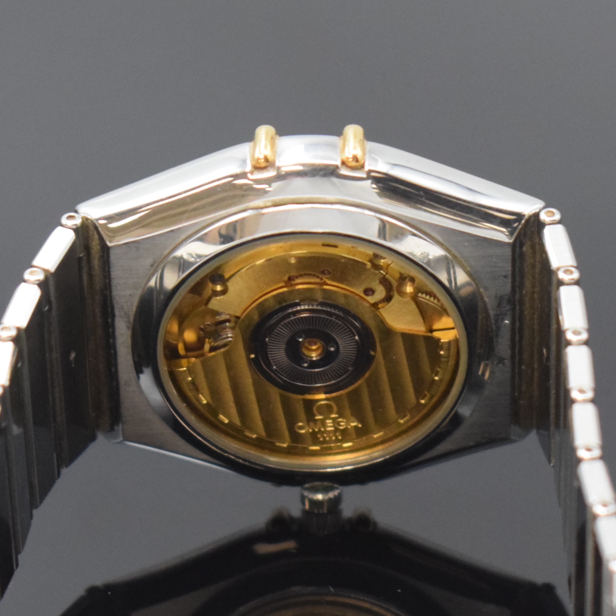 Detail e: OMEGA Constellation Chronometer Herrenarmbanduhr in Stahl/Gold Referenz 368.1075.1, Schweiz um 1985, Automatik, beids. vergl. Stahlgeh., Goldlünette ...