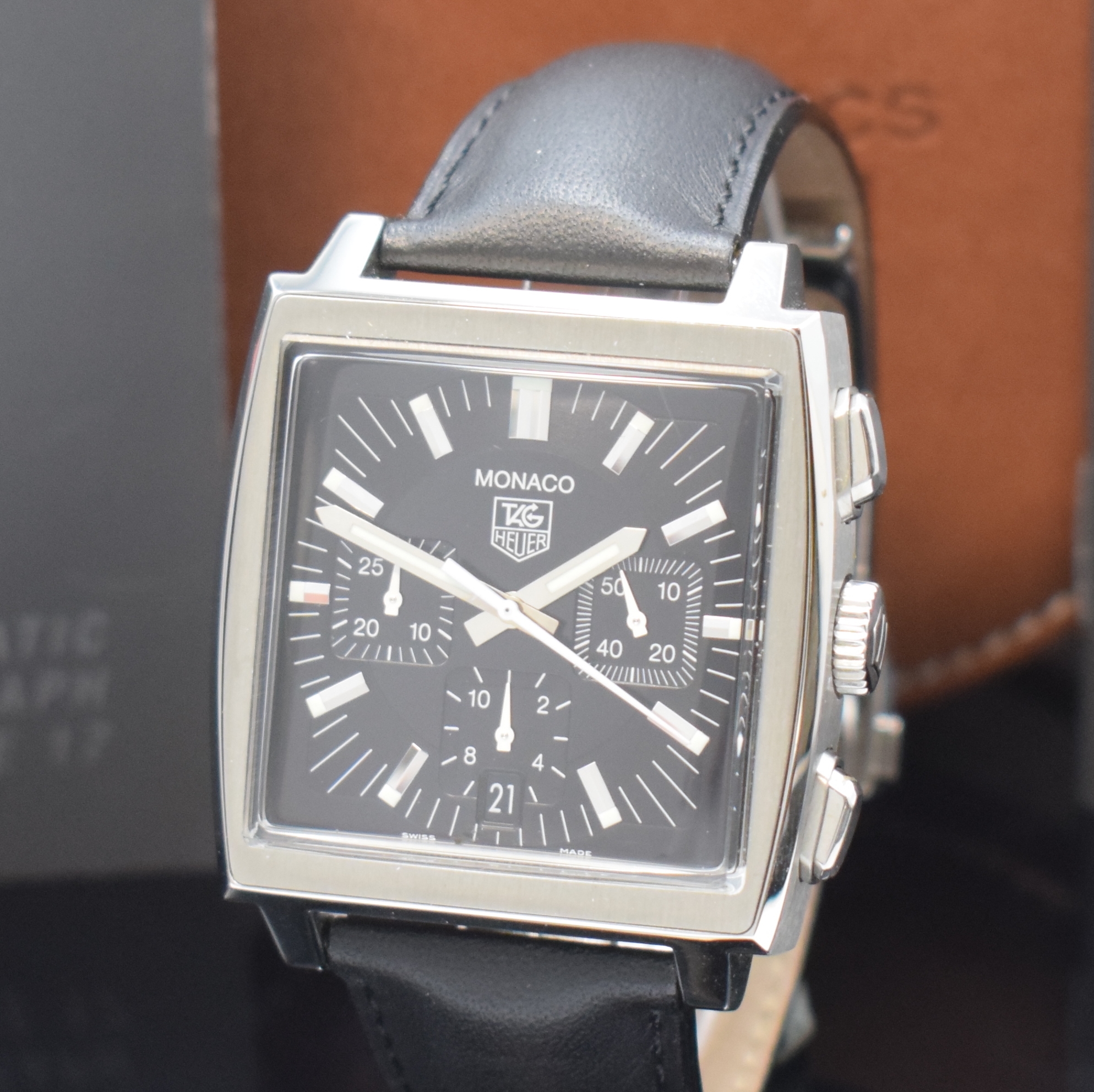 Detail a: TAG HEUER Armbandchronograph Monaco in Stahl Referenz CW2111, Automatik, Schweiz um 2005, Boden 4-fach verschr., orig. Lederband m. orig. Faltschl., ...