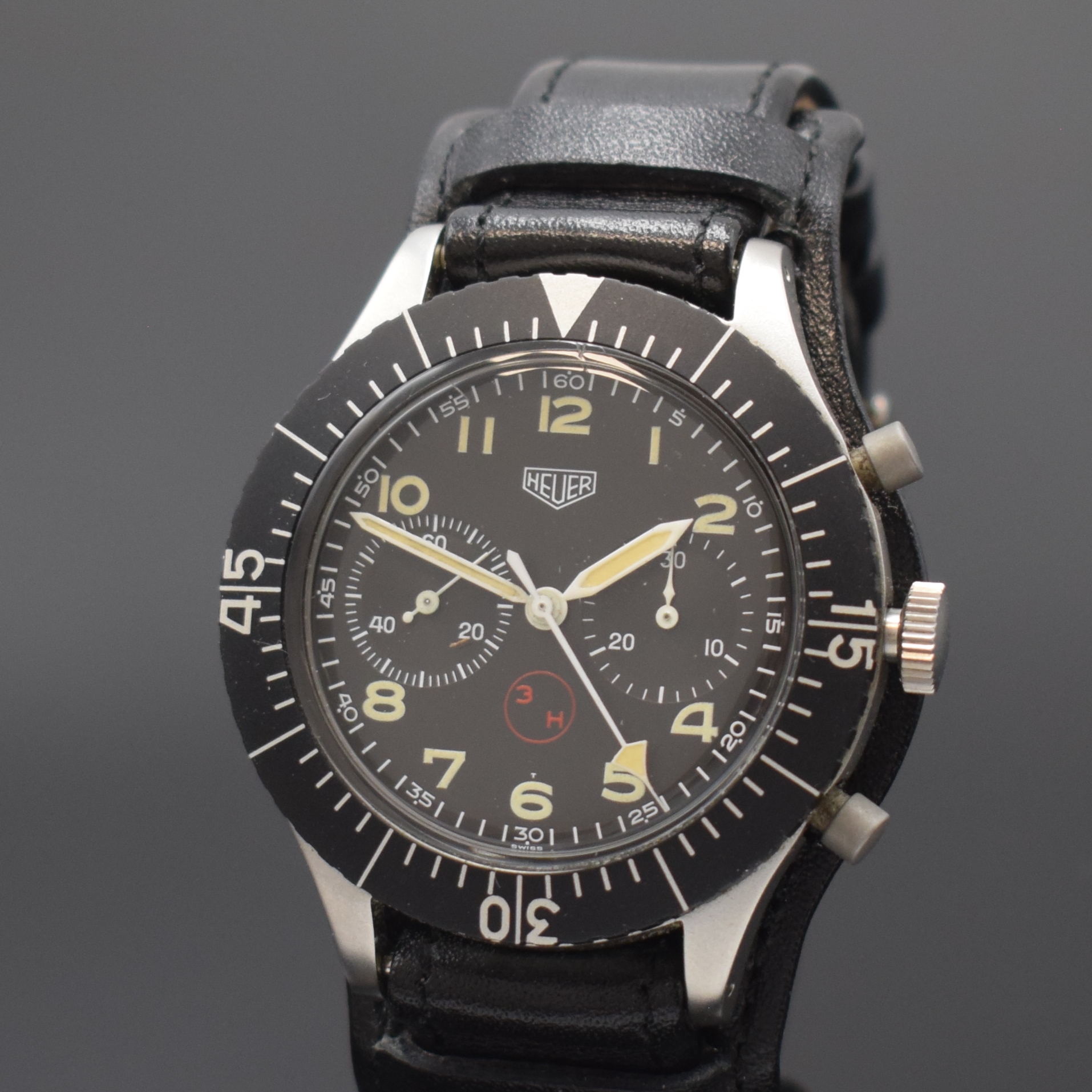 Detail a: HEUER 3H Flieger-Schaltradchronograph, Schweiz um 1970, Handaufzug, mattiertes Geh. 4-fach verschr., Boden m. Versorgungsnummer 6645-12-146-3774, ...